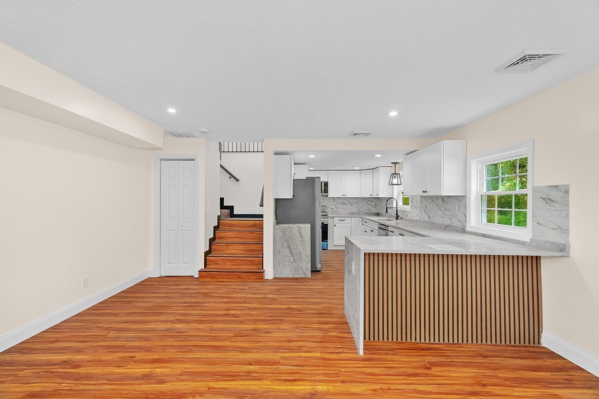 Single Family Residence at 198 Uxbridge Rd, Sutton MA 01590, Sutton, photo 12 of 29