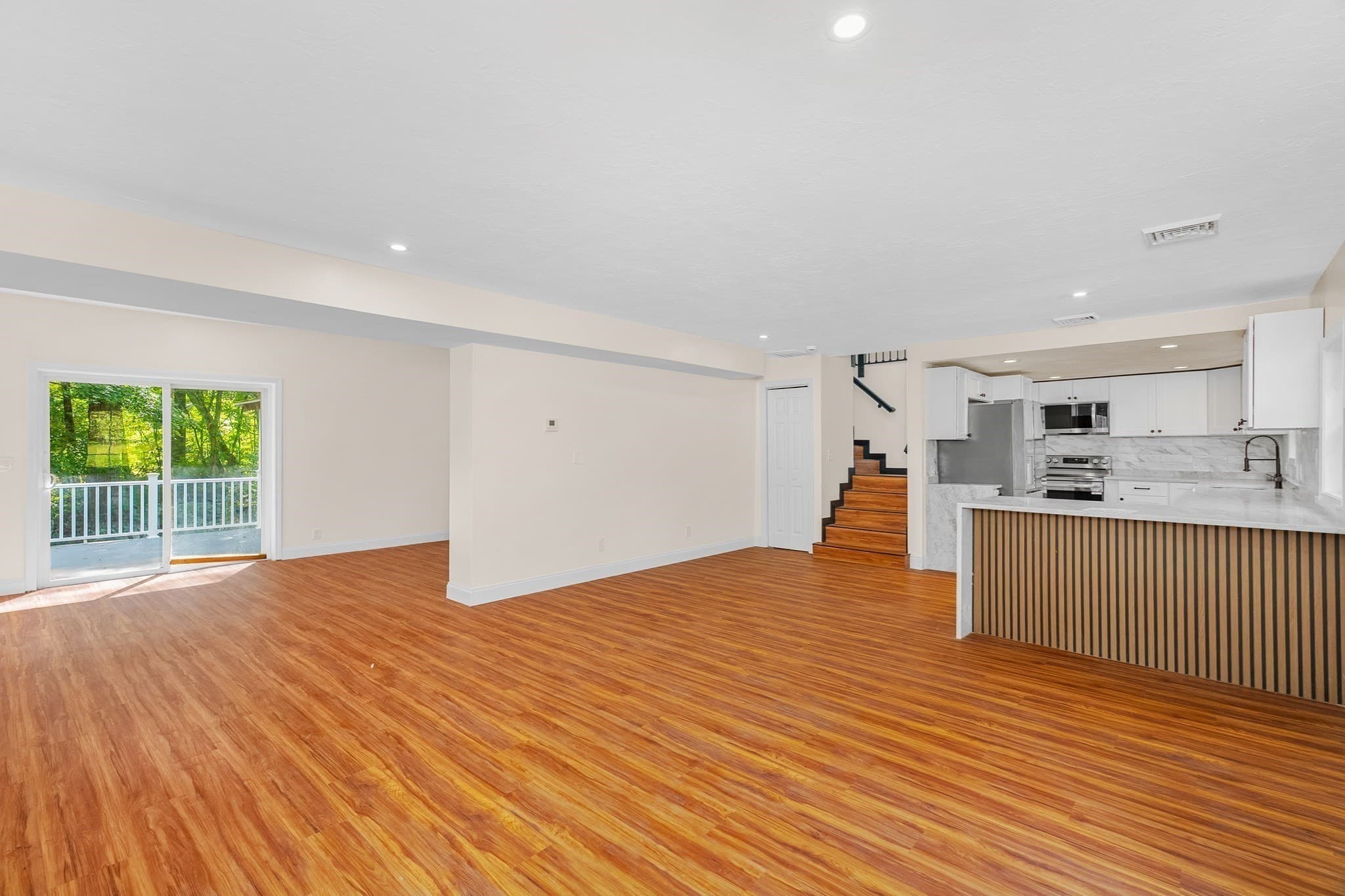 Single Family Residence at 198 Uxbridge Rd, Sutton MA 01590, Sutton, photo 7 of 29