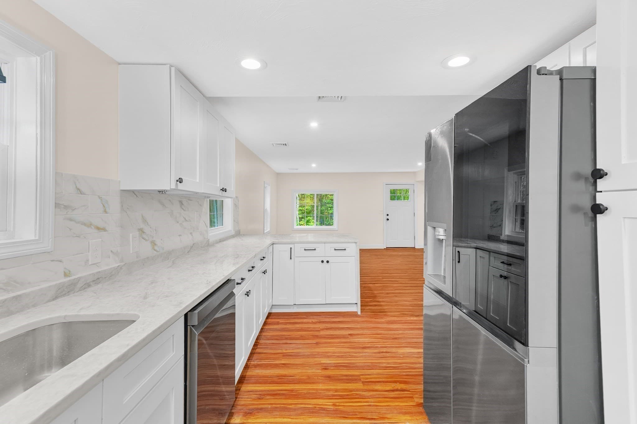 Single Family Residence at 198 Uxbridge Rd, Sutton MA 01590, Sutton, photo 9 of 29