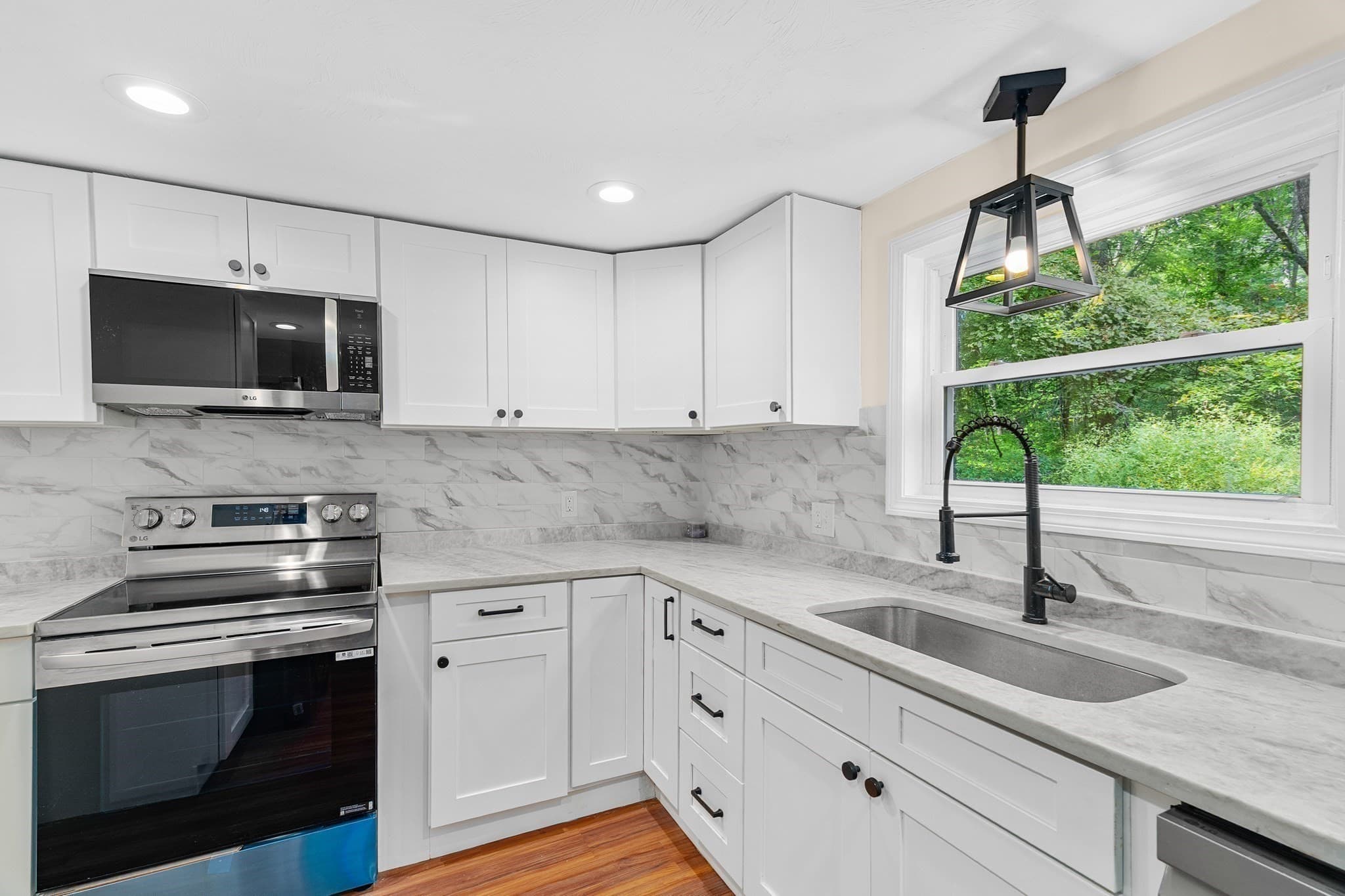 Single Family Residence at 198 Uxbridge Rd, Sutton MA 01590, Sutton, photo 10 of 29