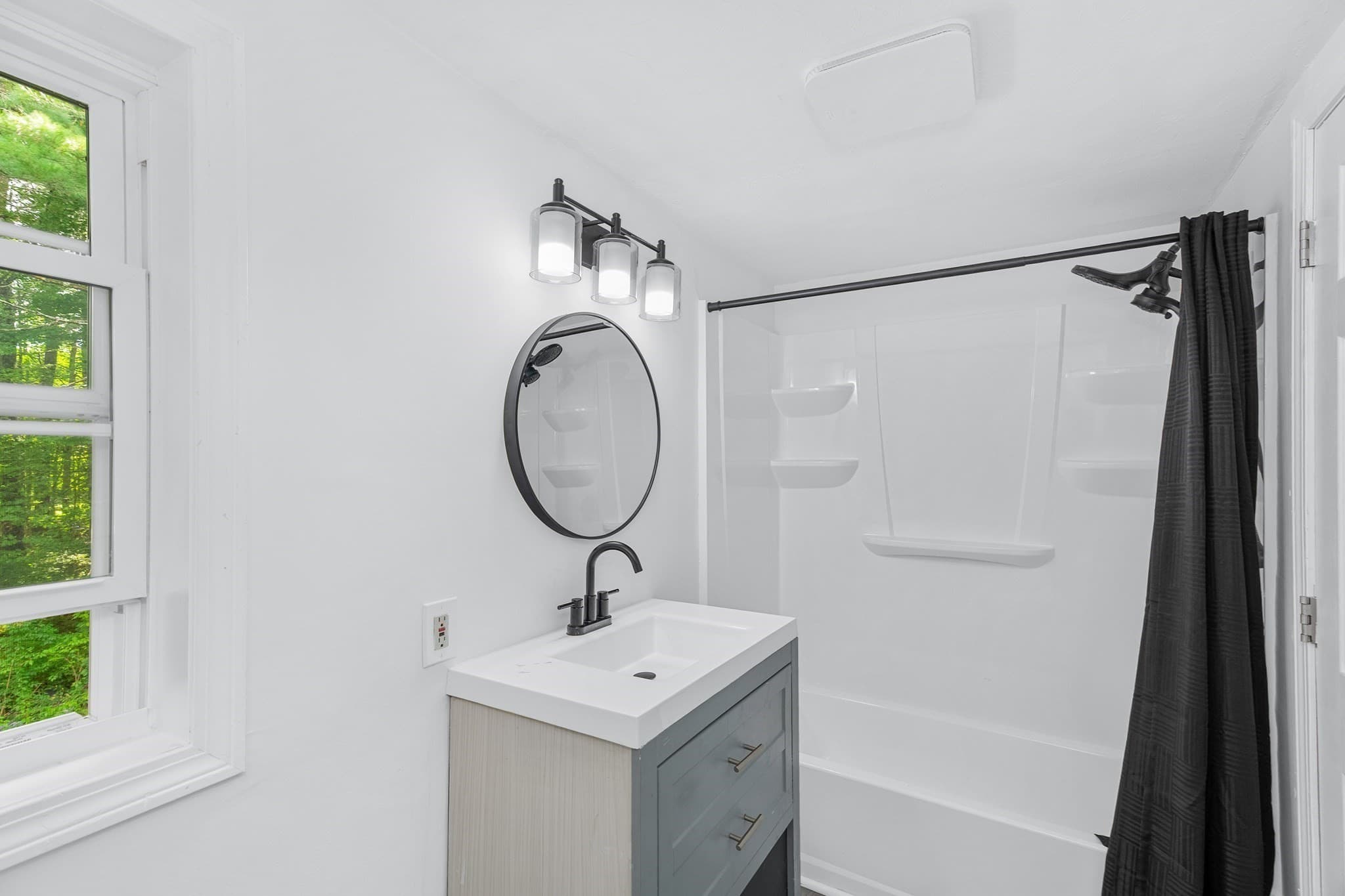 Single Family Residence at 198 Uxbridge Rd, Sutton MA 01590, Sutton, photo 14 of 29