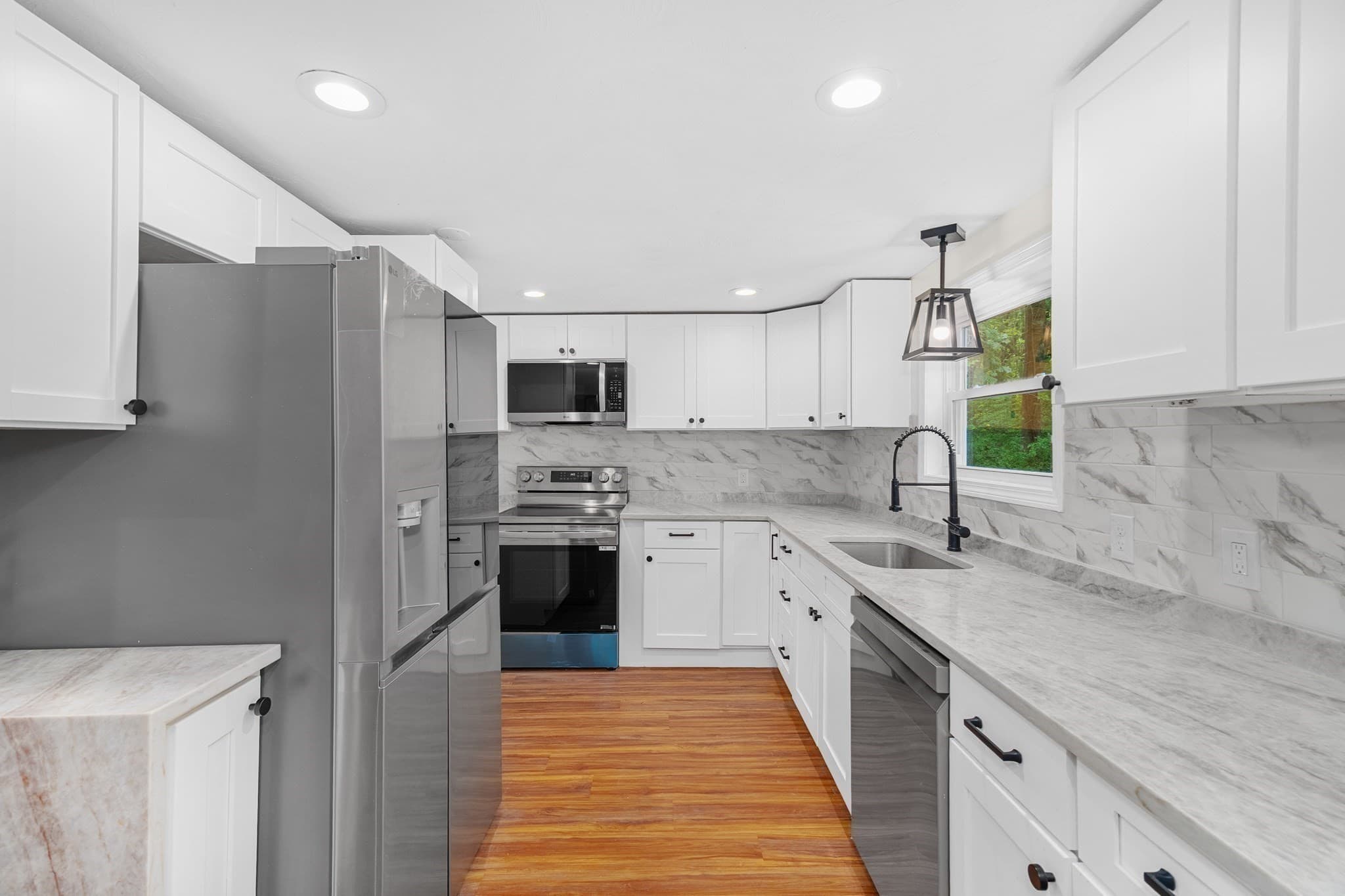 Single Family Residence at 198 Uxbridge Rd, Sutton MA 01590, Sutton, photo 11 of 29