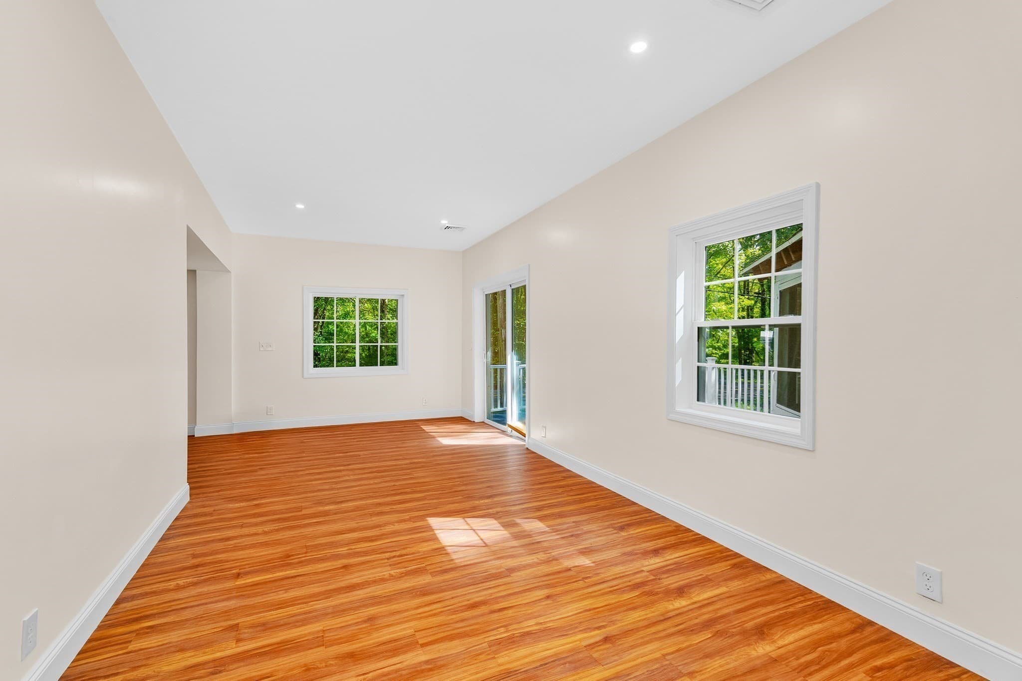 Single Family Residence at 198 Uxbridge Rd, Sutton MA 01590, Sutton, photo 4 of 29
