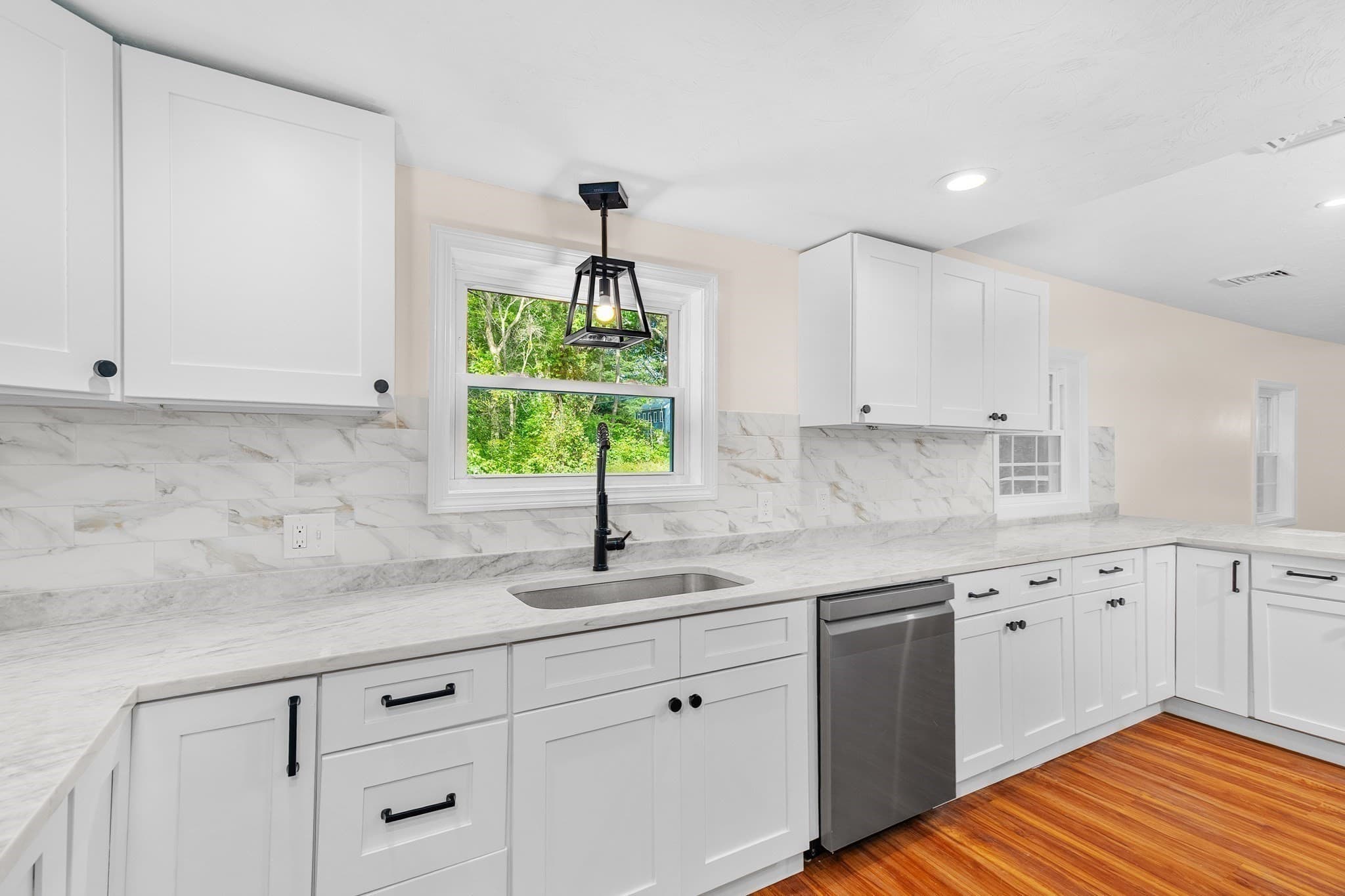 Single Family Residence at 198 Uxbridge Rd, Sutton MA 01590, Sutton, photo 8 of 29
