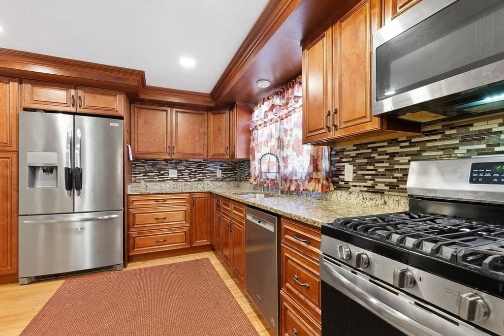 Single Family Residence at 71 Dwinell Rd, Taunton MA 02780, Taunton, photo 5 of 29