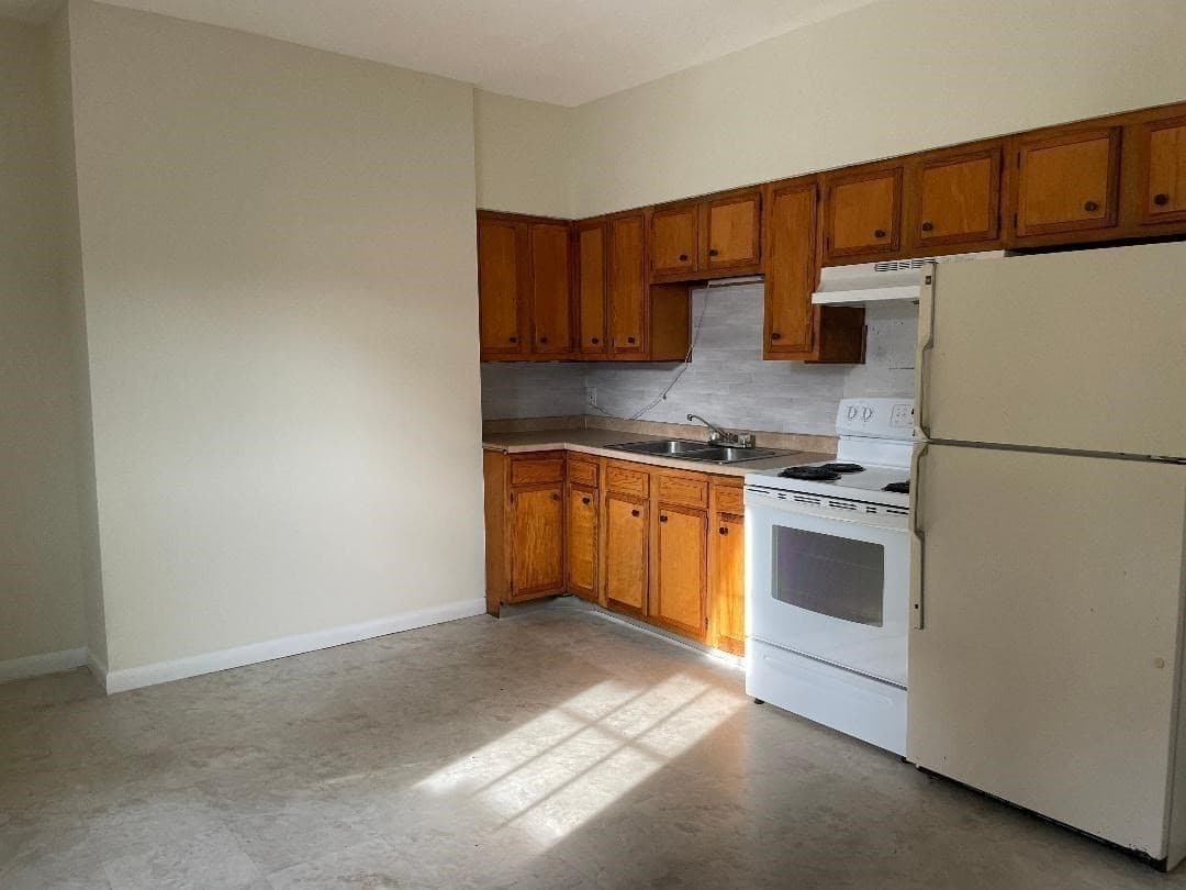 Multi Family at 13 Center Street, Holyoke MA 01040, Holyoke, photo 13 of 34
