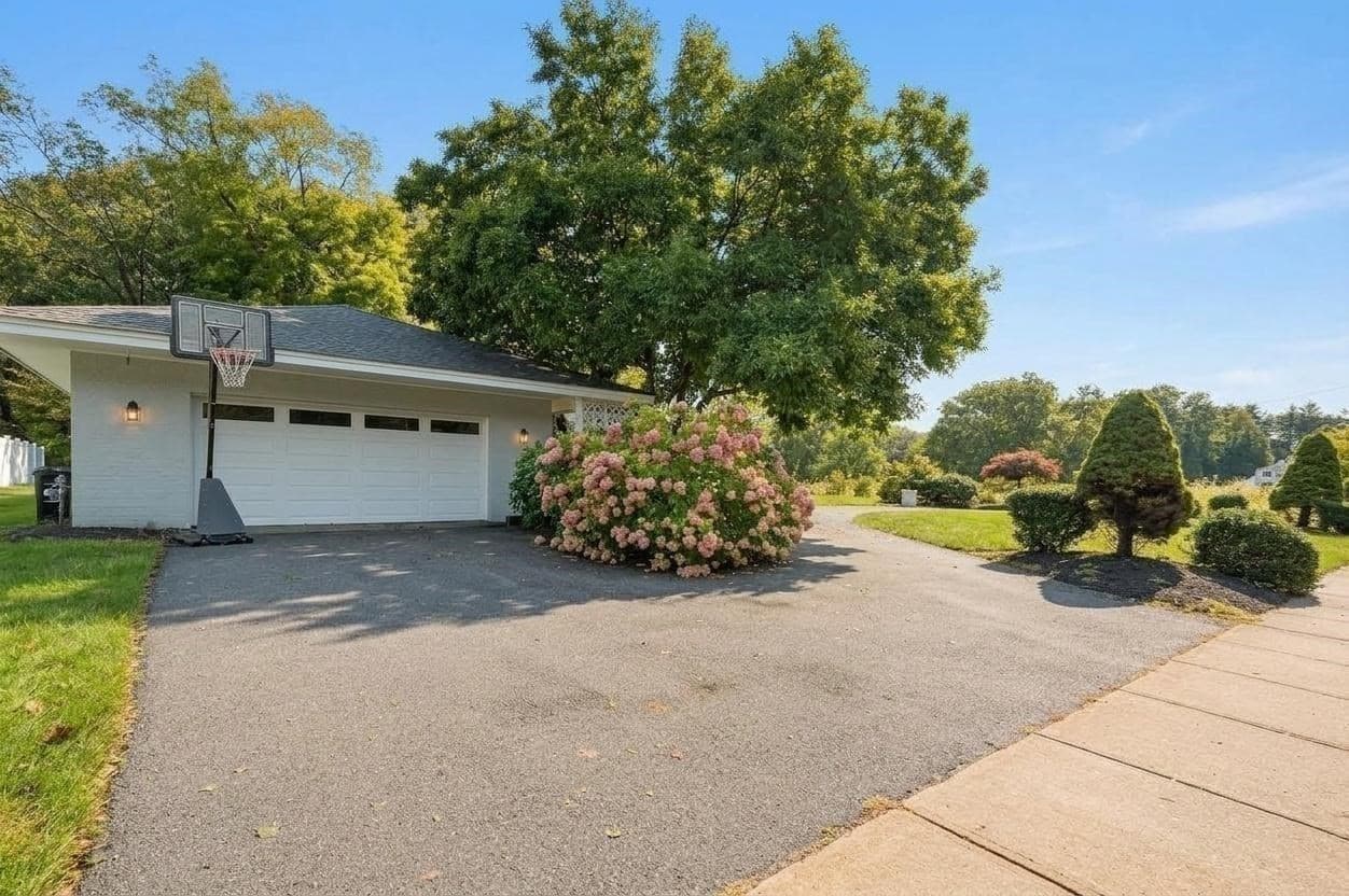 Single Family Residence at 83 Braemoor Road, Brockton MA 02301, Brockton, photo 3 of 33
