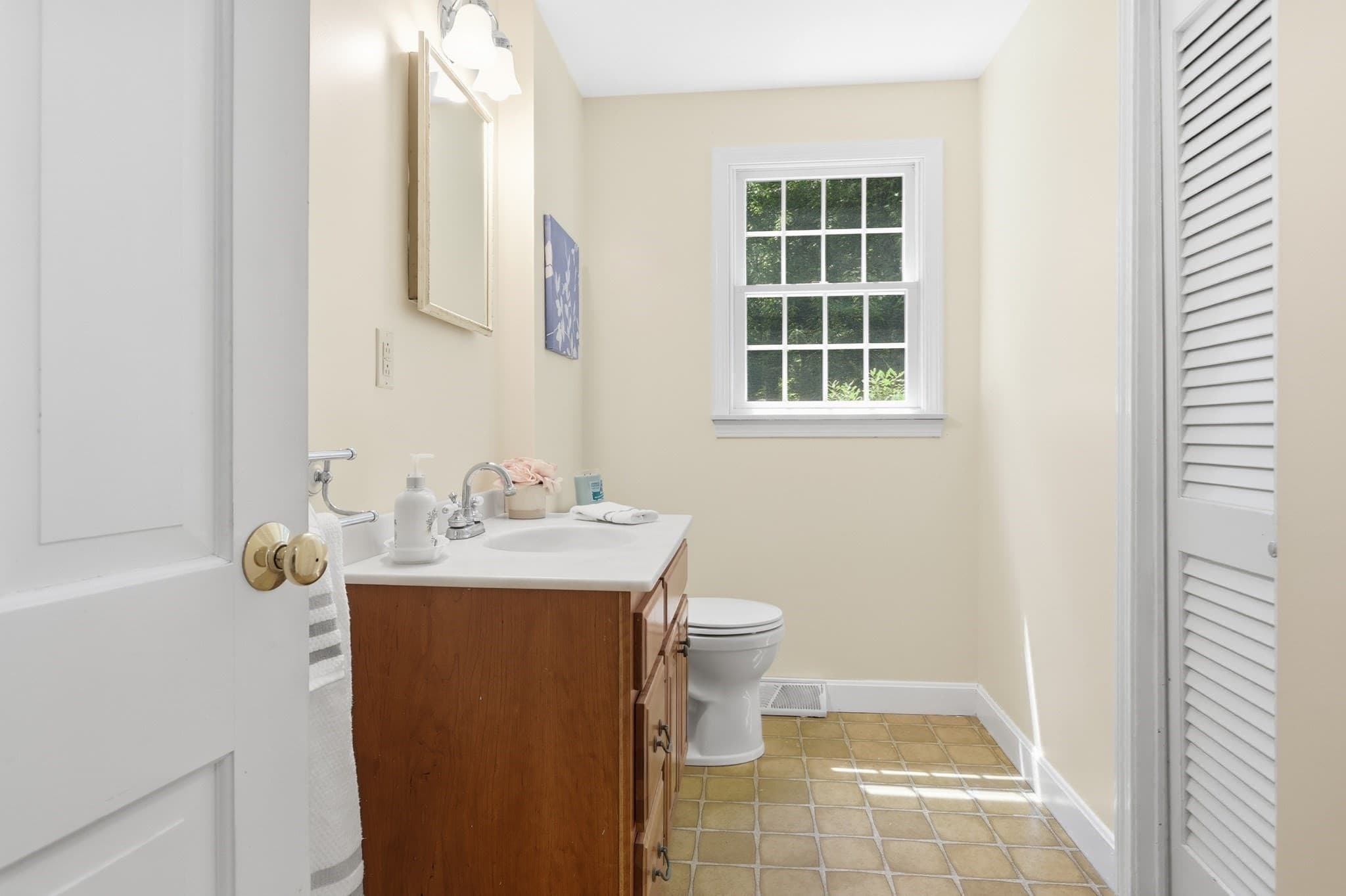 Single Family Residence at 10 Beaver Dam Dr, Westford MA 01886, Westford, photo 22 of 42