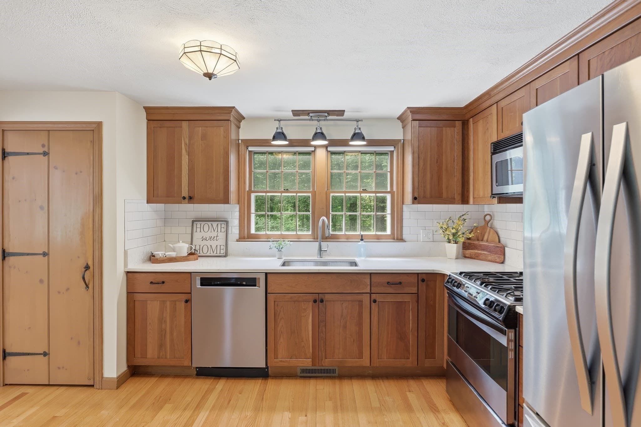 Single Family Residence at 10 Beaver Dam Dr, Westford MA 01886, Westford, photo 11 of 42