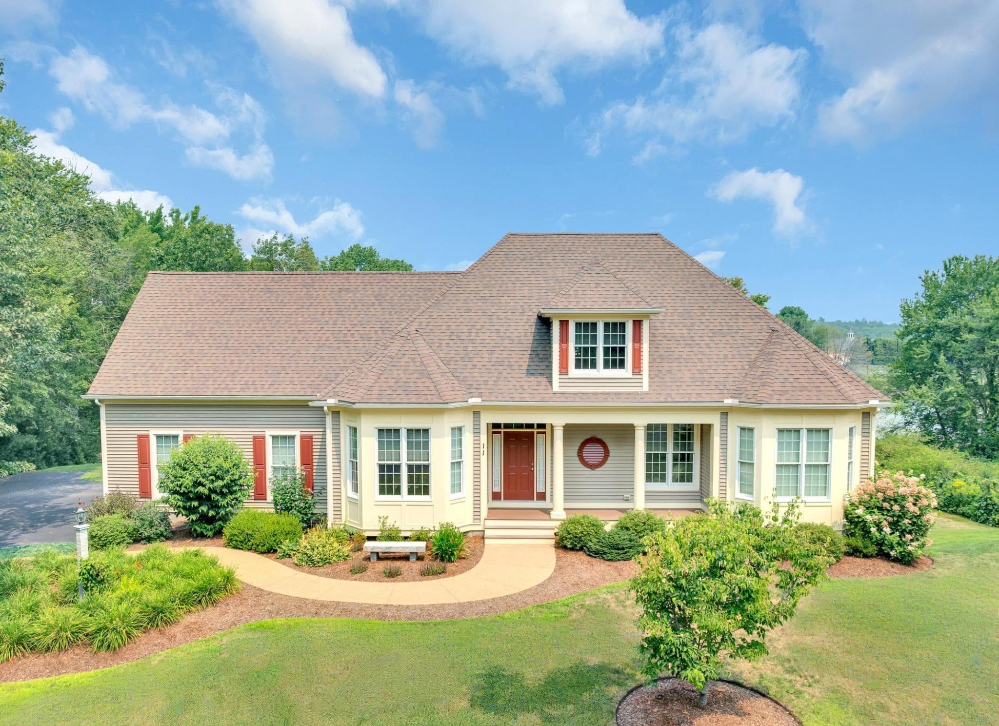 11 Miscoe Road, Mendon MA 01756