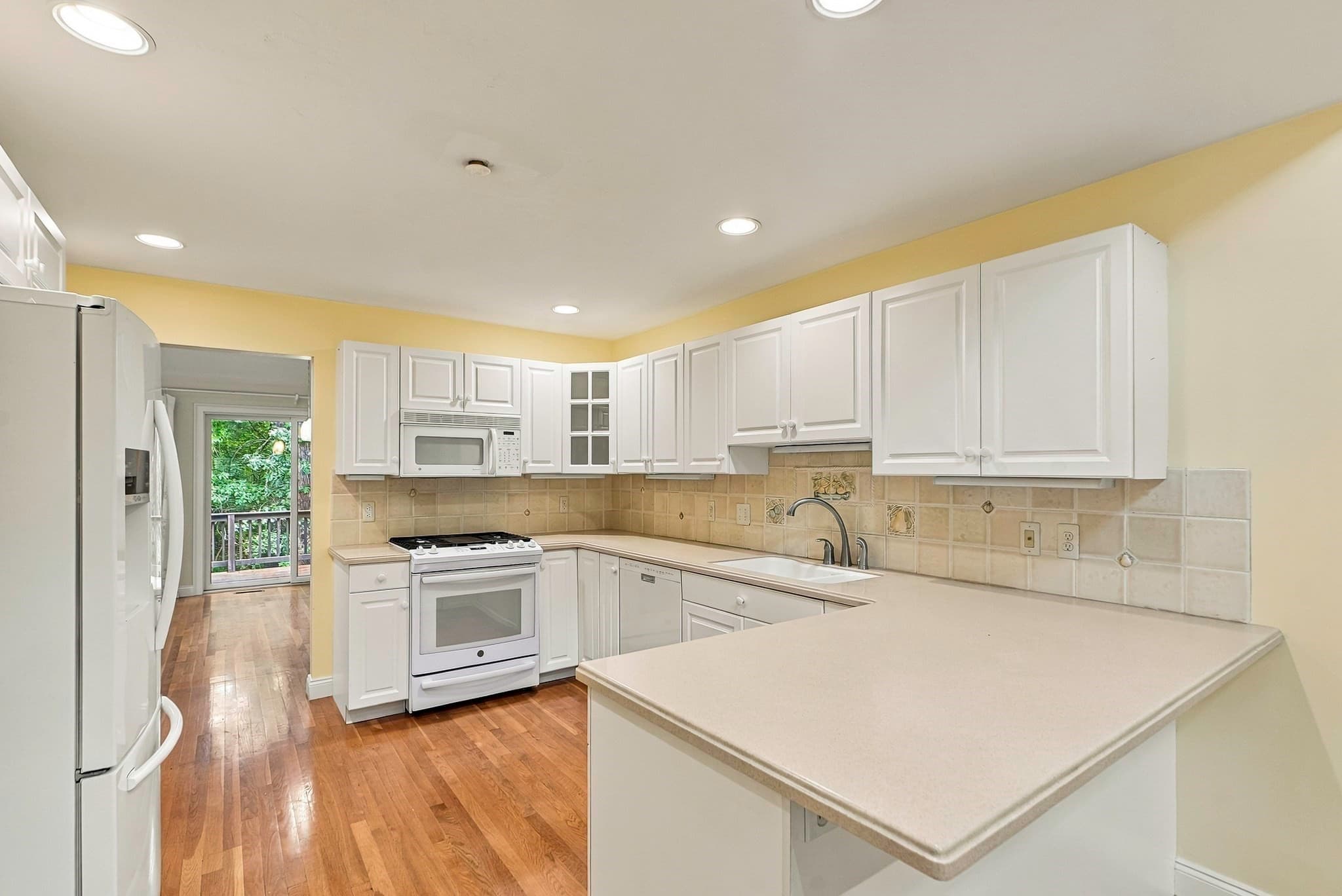 Condominium at 104 Dahlia Drive # 104, Wayland MA 01778, Wayland, photo 7 of 23