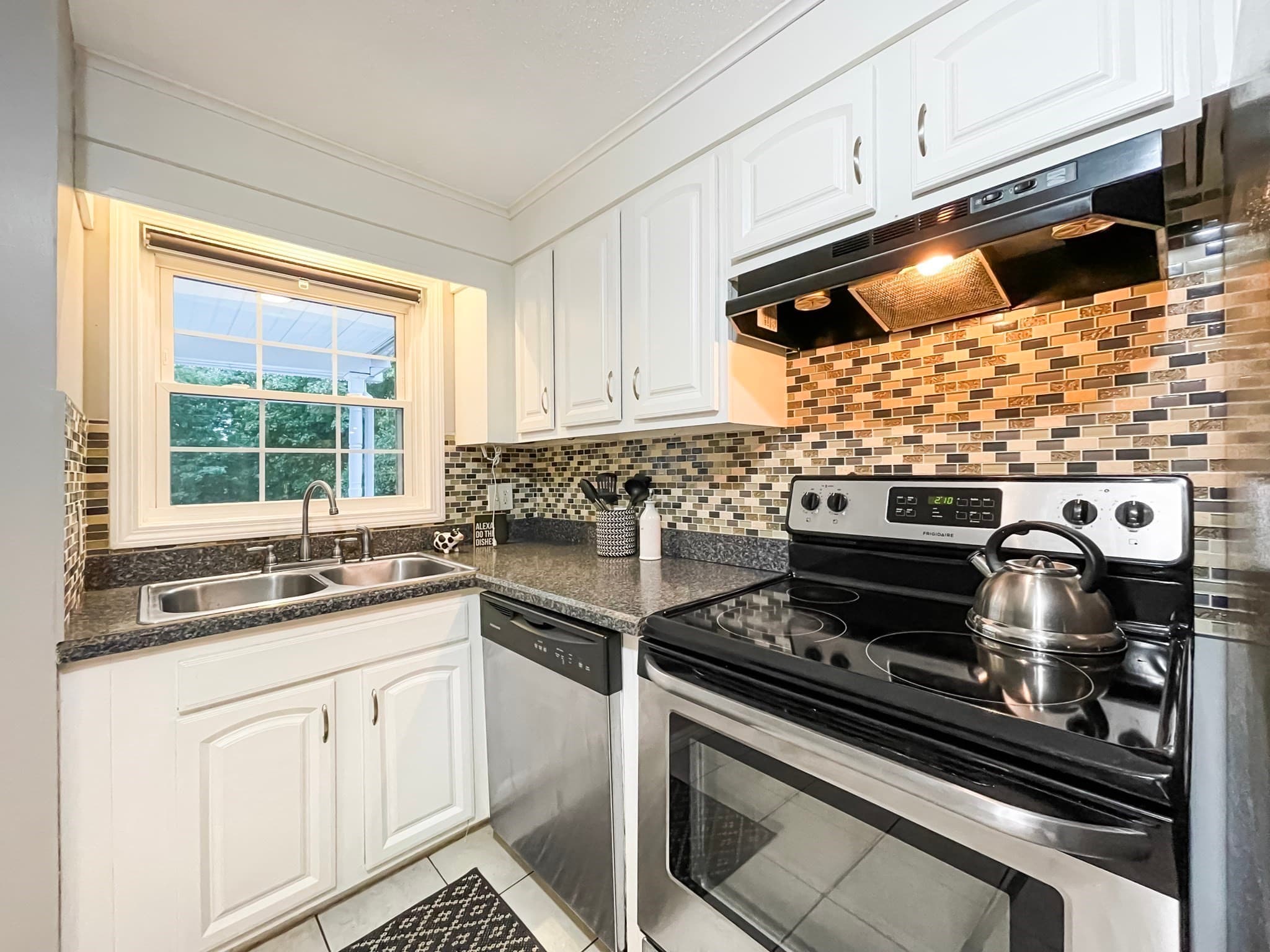 Single Family Residence at 28 Wells Ave, Chicopee MA 01020, Chicopee, photo 6 of 22