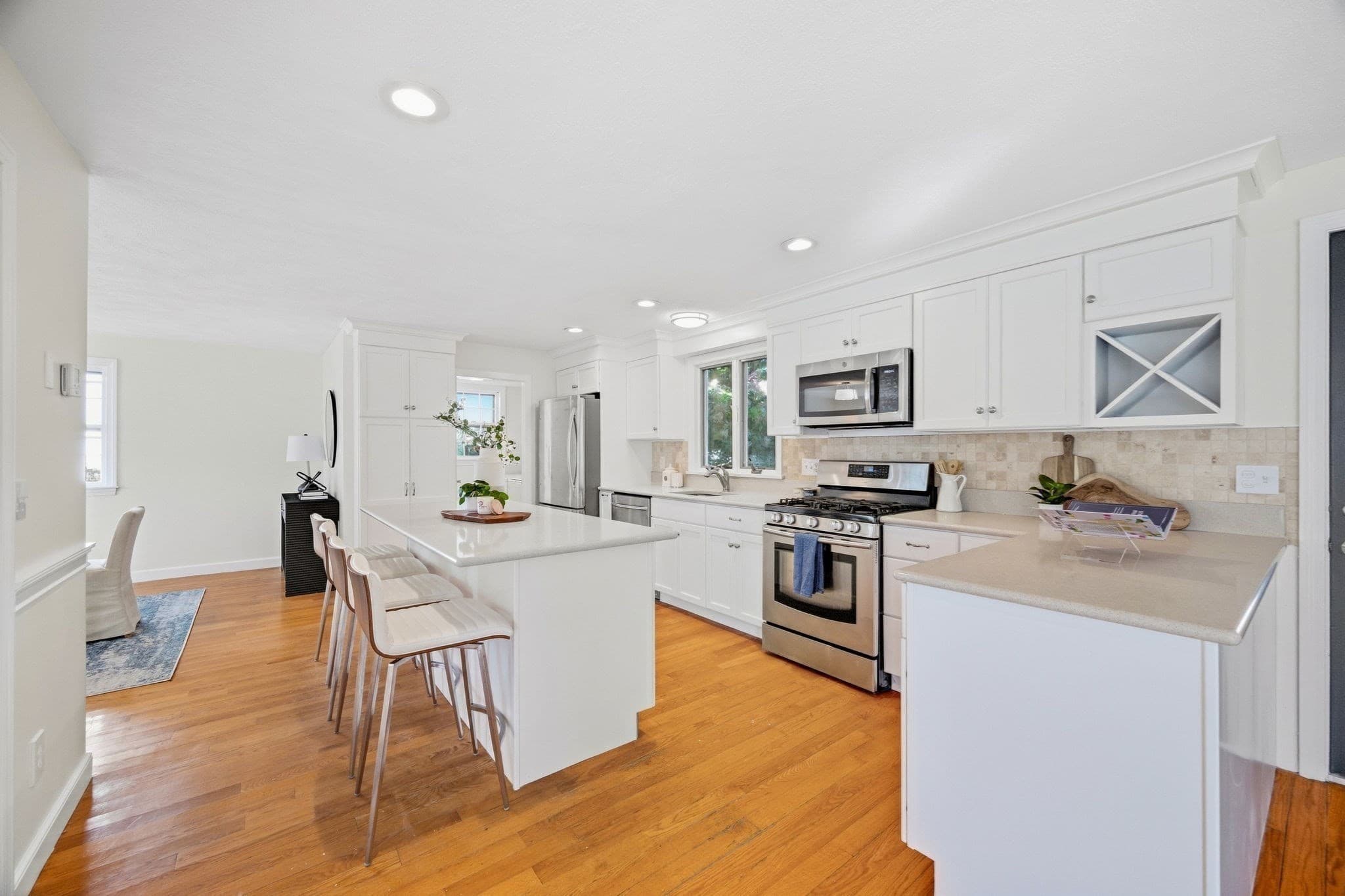 Single Family Residence at 31 Ellison Park, Waltham MA 02452, Waltham, photo 7 of 28