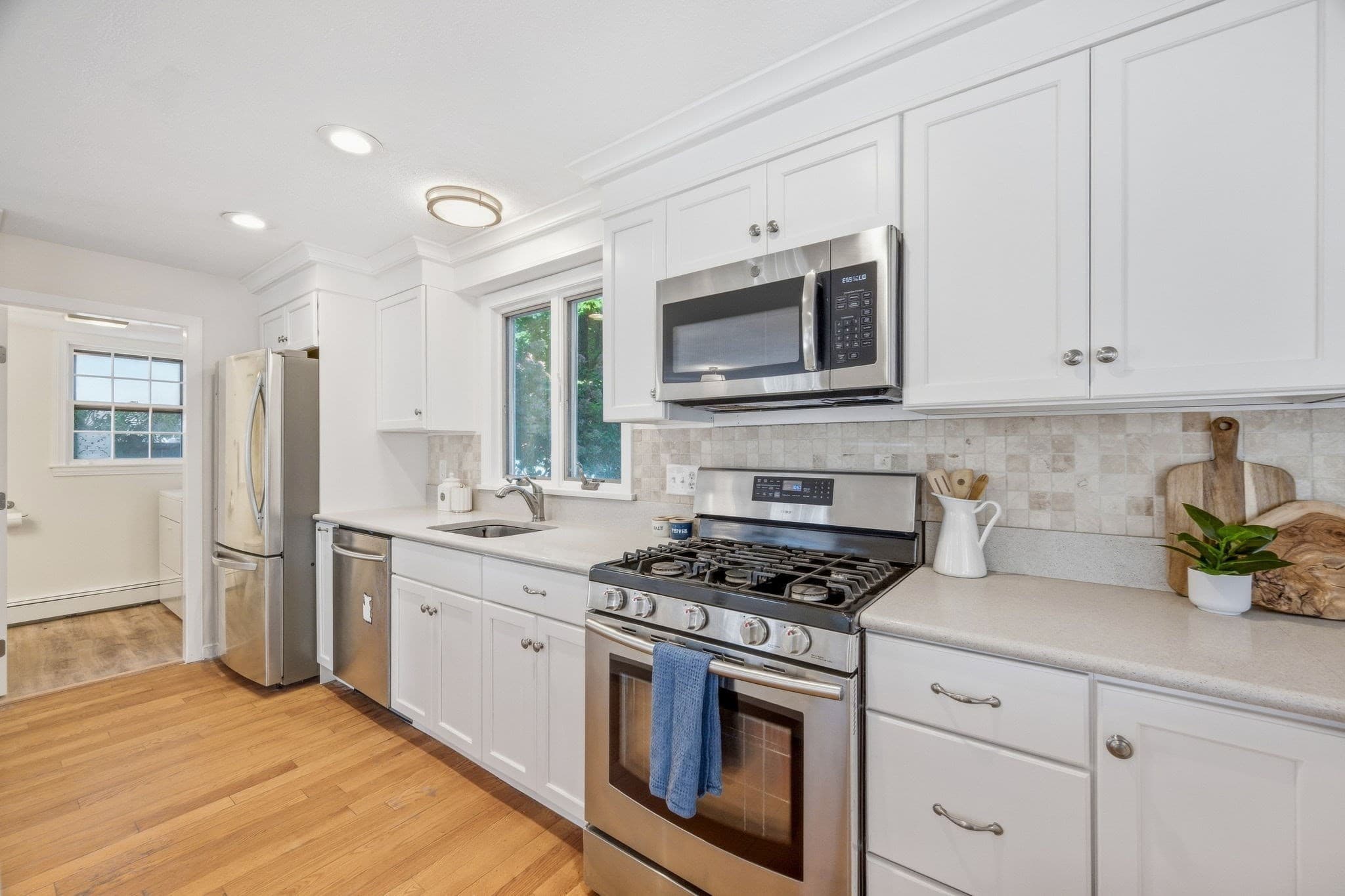 Single Family Residence at 31 Ellison Park, Waltham MA 02452, Waltham, photo 9 of 28