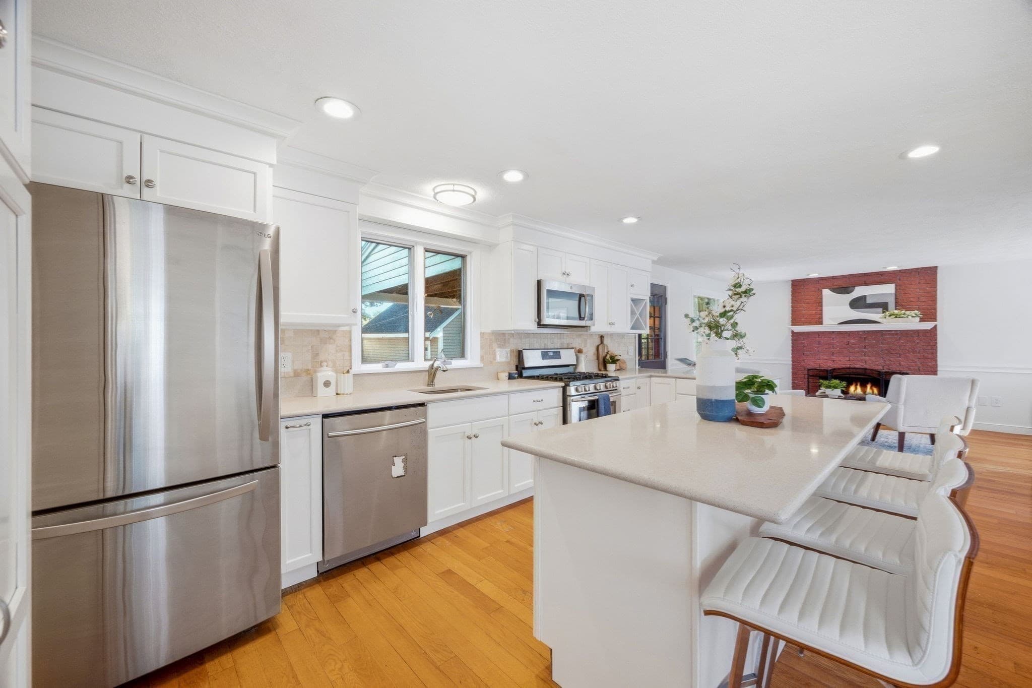 Single Family Residence at 31 Ellison Park, Waltham MA 02452, Waltham, photo 8 of 28