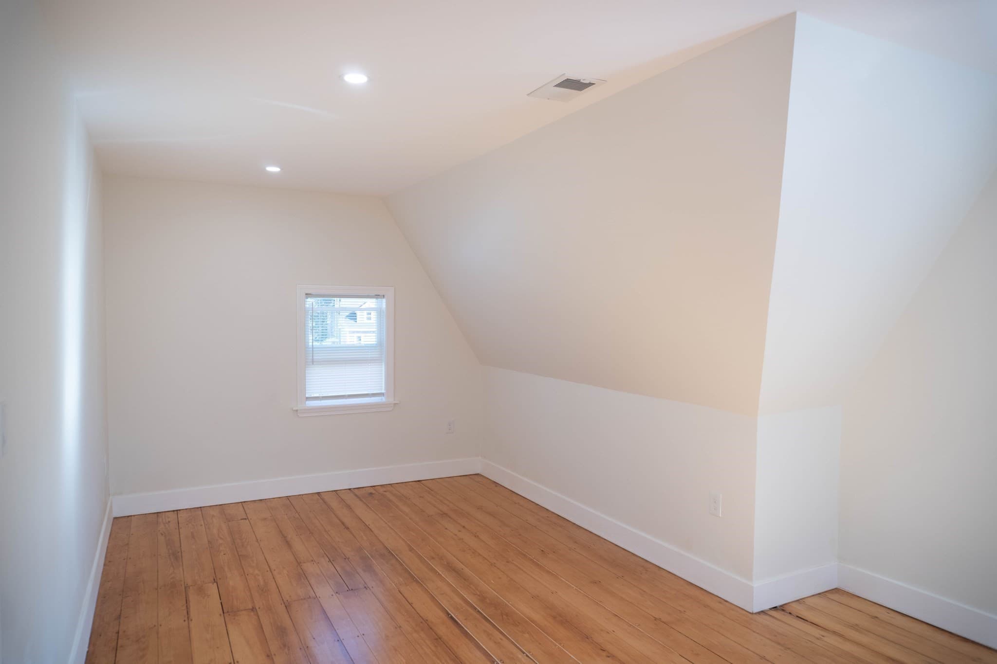 2 Family - 2 Units Up/Down at 20 Rill, Boston MA 02125, Boston, photo 13 of 18