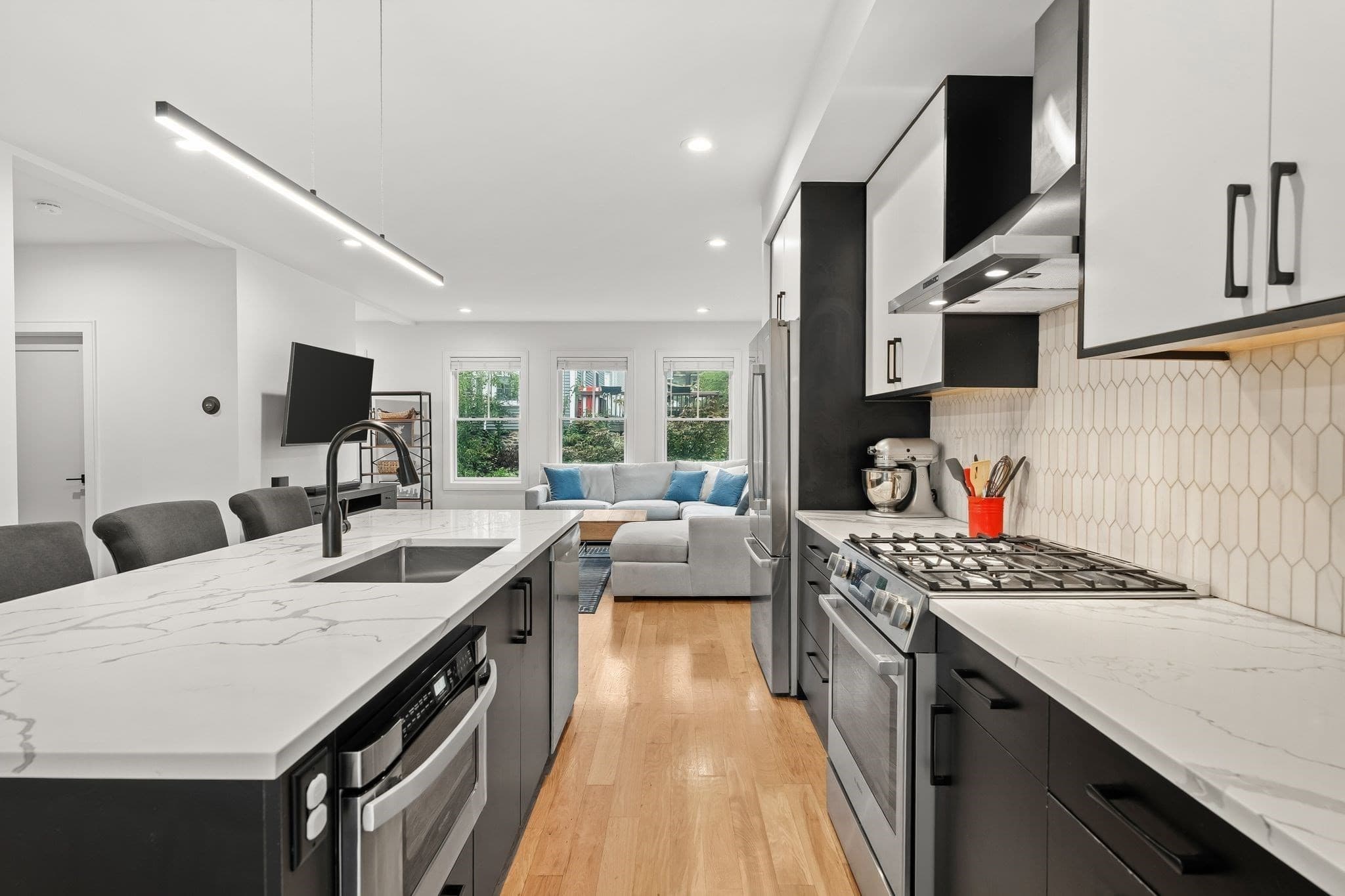 Condominium at 1 Prospect Ave # 2, Boston MA 02131, Boston, photo 11 of 41