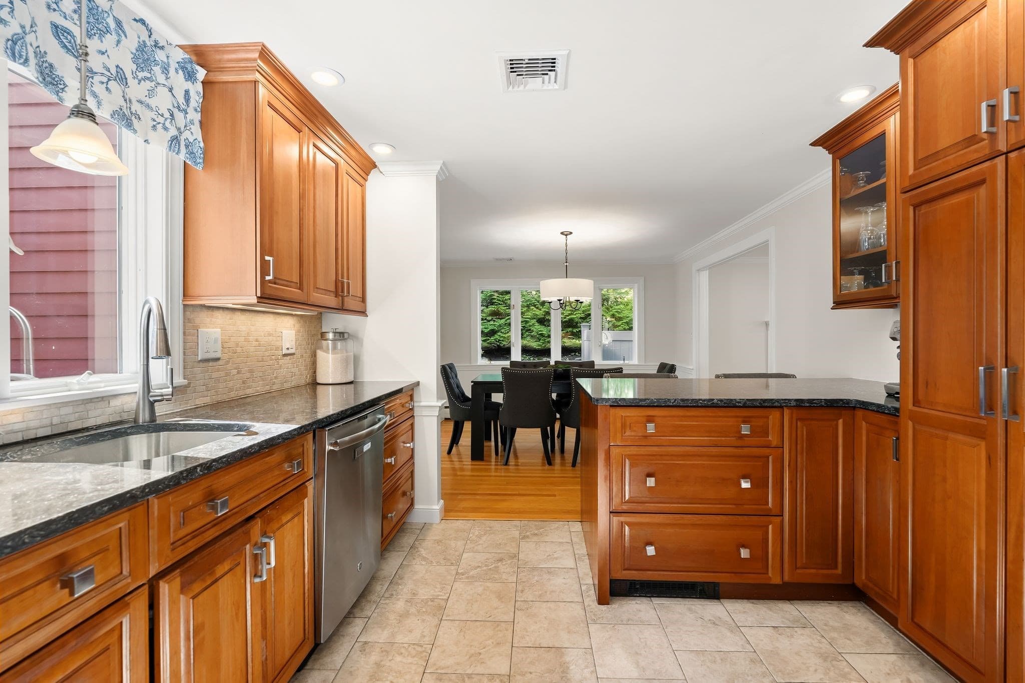 Single Family Residence at 26 Mayflower Road, Winchester MA 01890, Winchester, photo 11 of 42