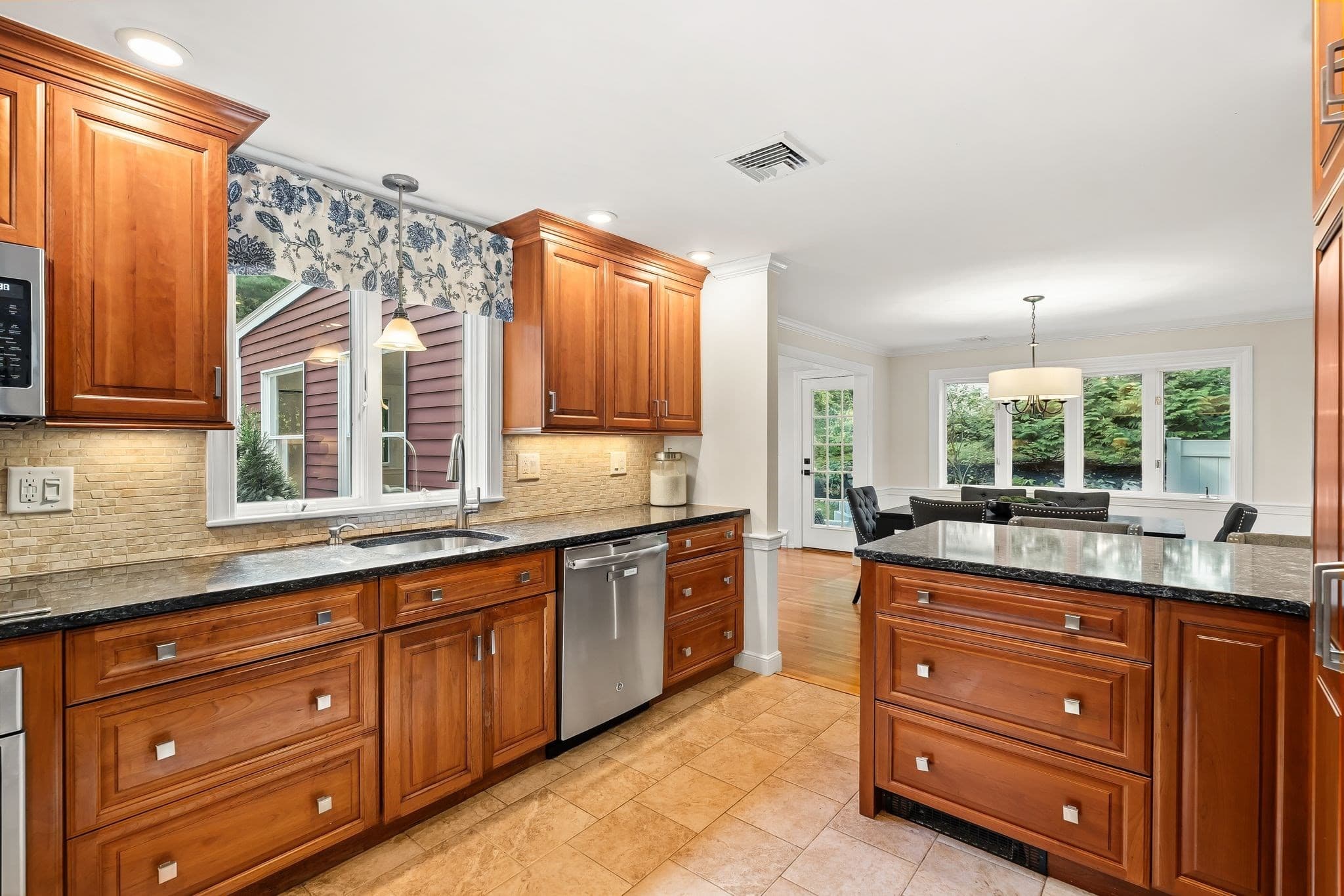 Single Family Residence at 26 Mayflower Road, Winchester MA 01890, Winchester, photo 8 of 42