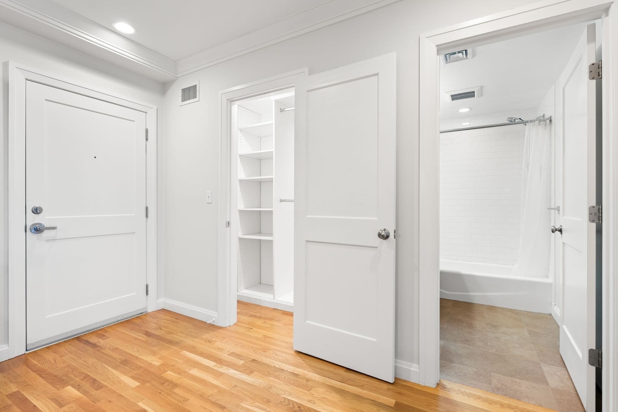 Condominium at 156 Green St # 302, Boston MA 02130, Boston, photo 13 of 26