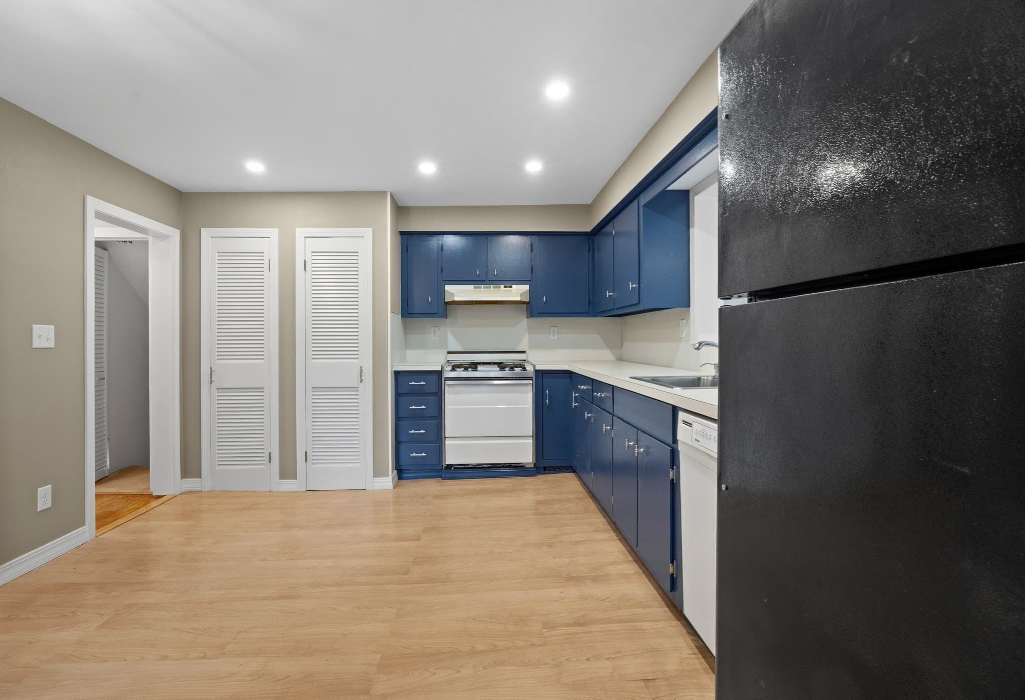 Single Family Residence at 18 Standish Ave, Plymouth MA 02360, Plymouth, photo 9 of 39