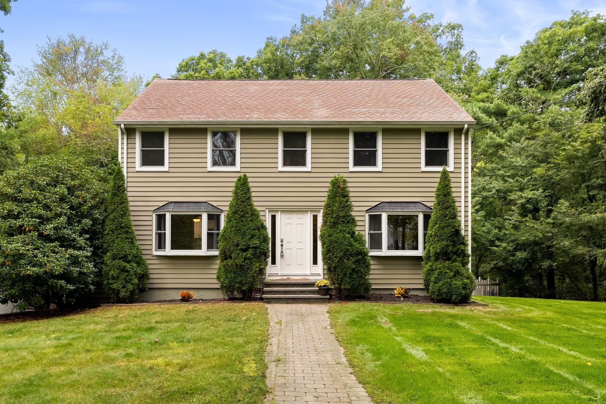 1 Nottingham Dr, Raynham MA 02767