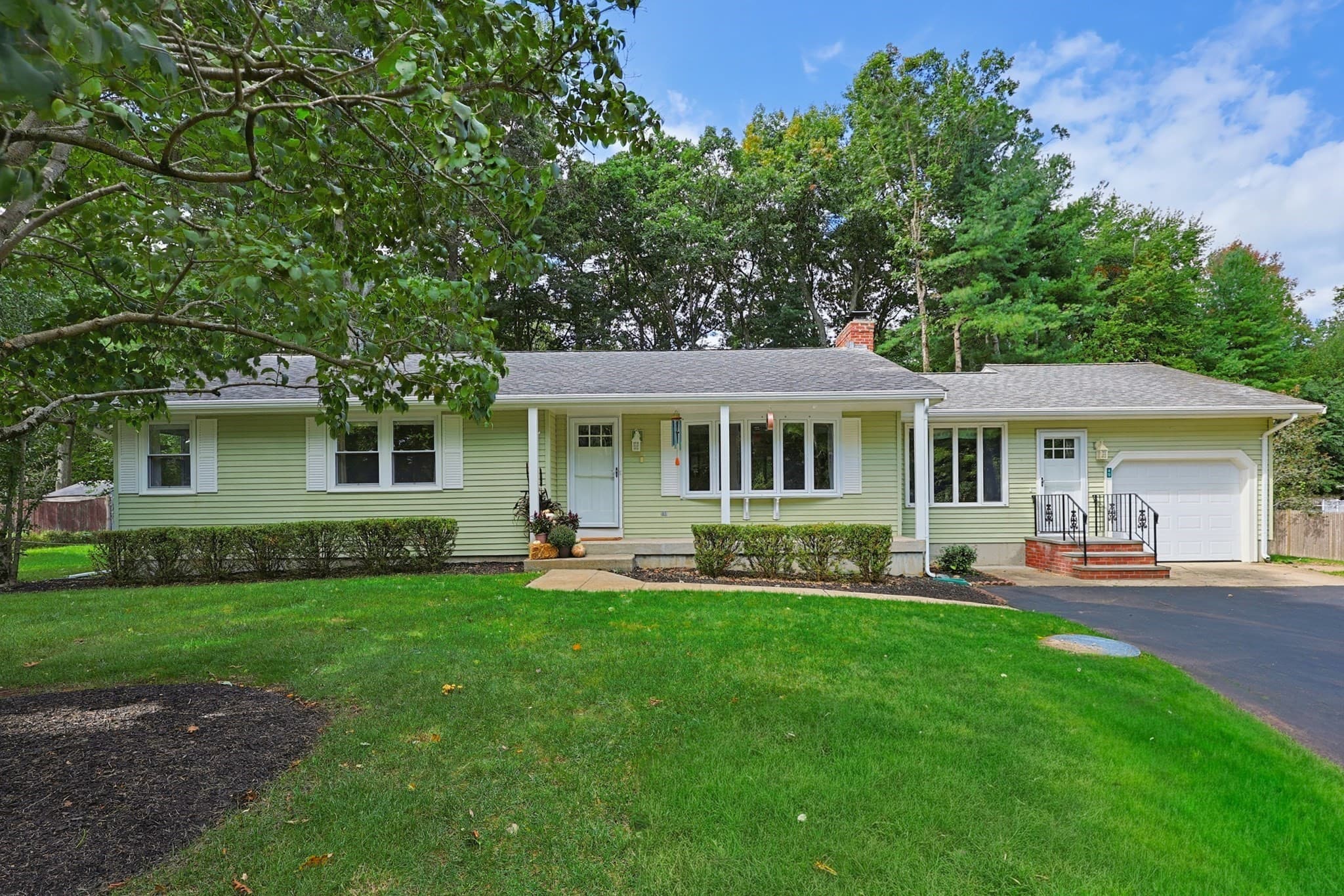45 Surrey Dr, Mansfield MA 02048