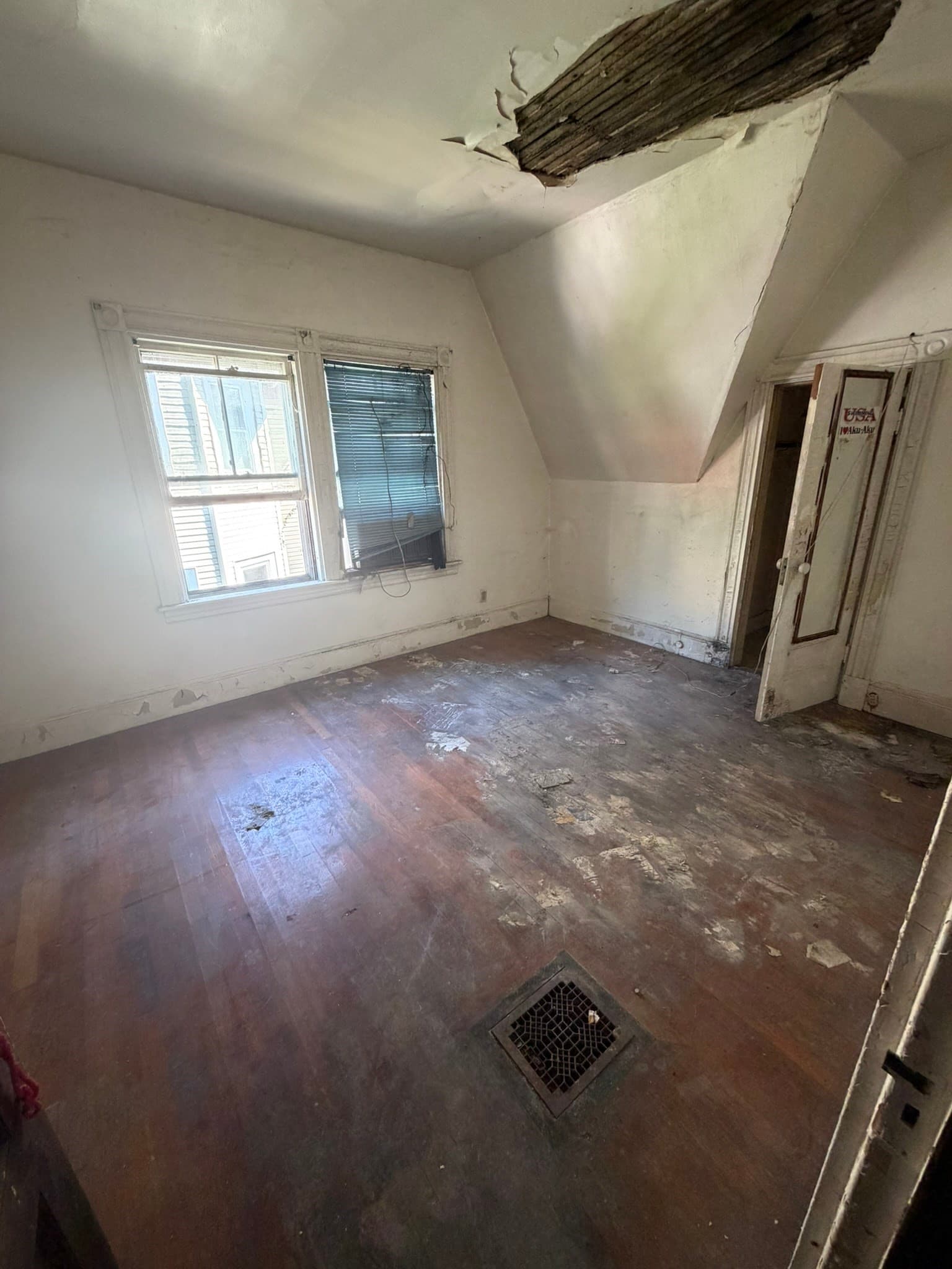 Single Family Residence at 34 Rosedale St, Boston MA 02124, Boston, photo 12 of 13