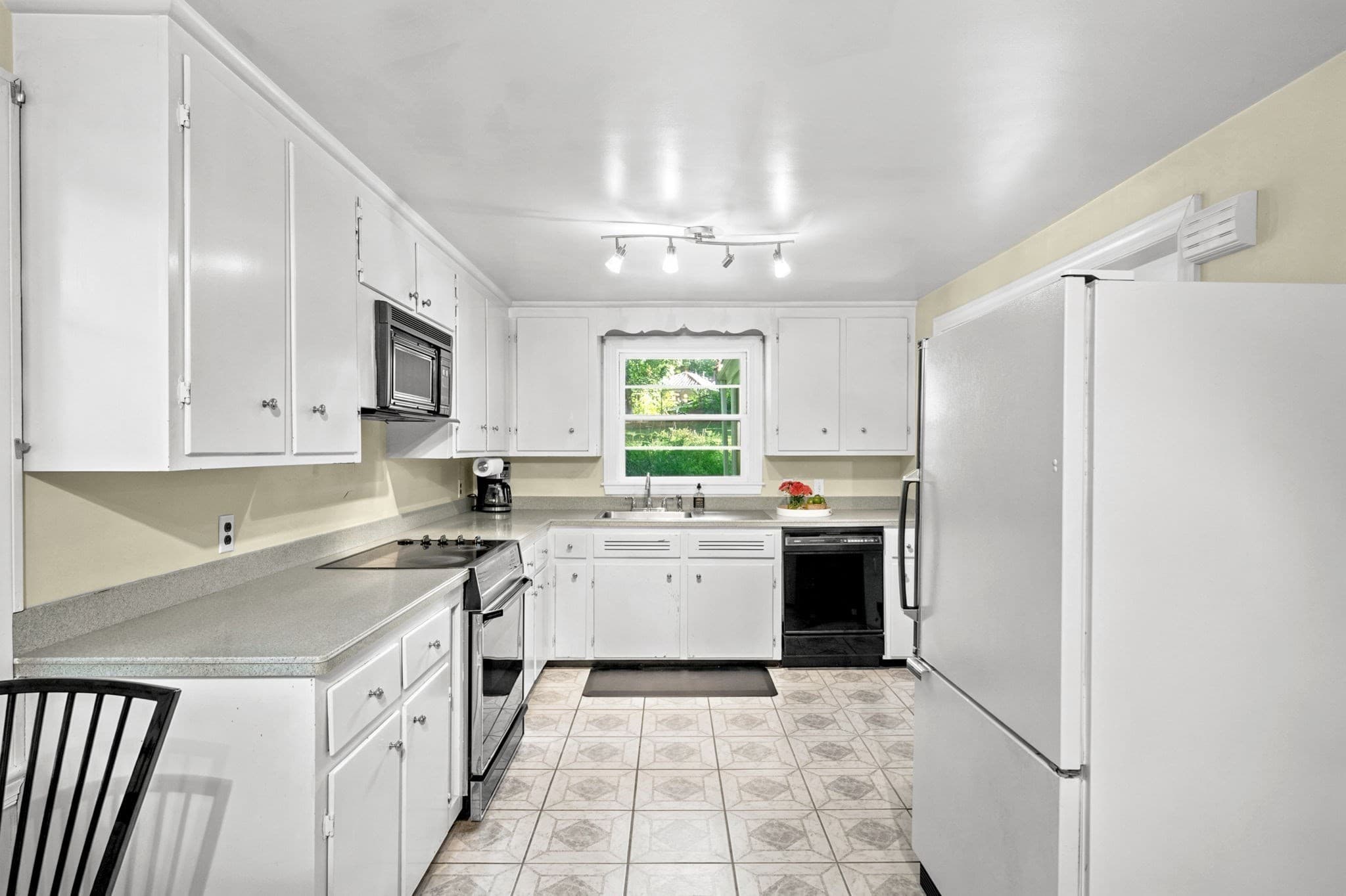 Single Family Residence at 454 Eliot St, Milton MA 02186, Milton, photo 9 of 24