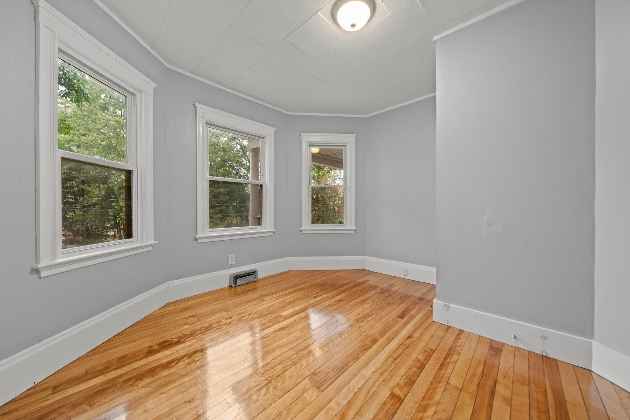 3 Family at 99 Laurel Ave, Haverhill MA 01835, Haverhill, photo 16 of 30