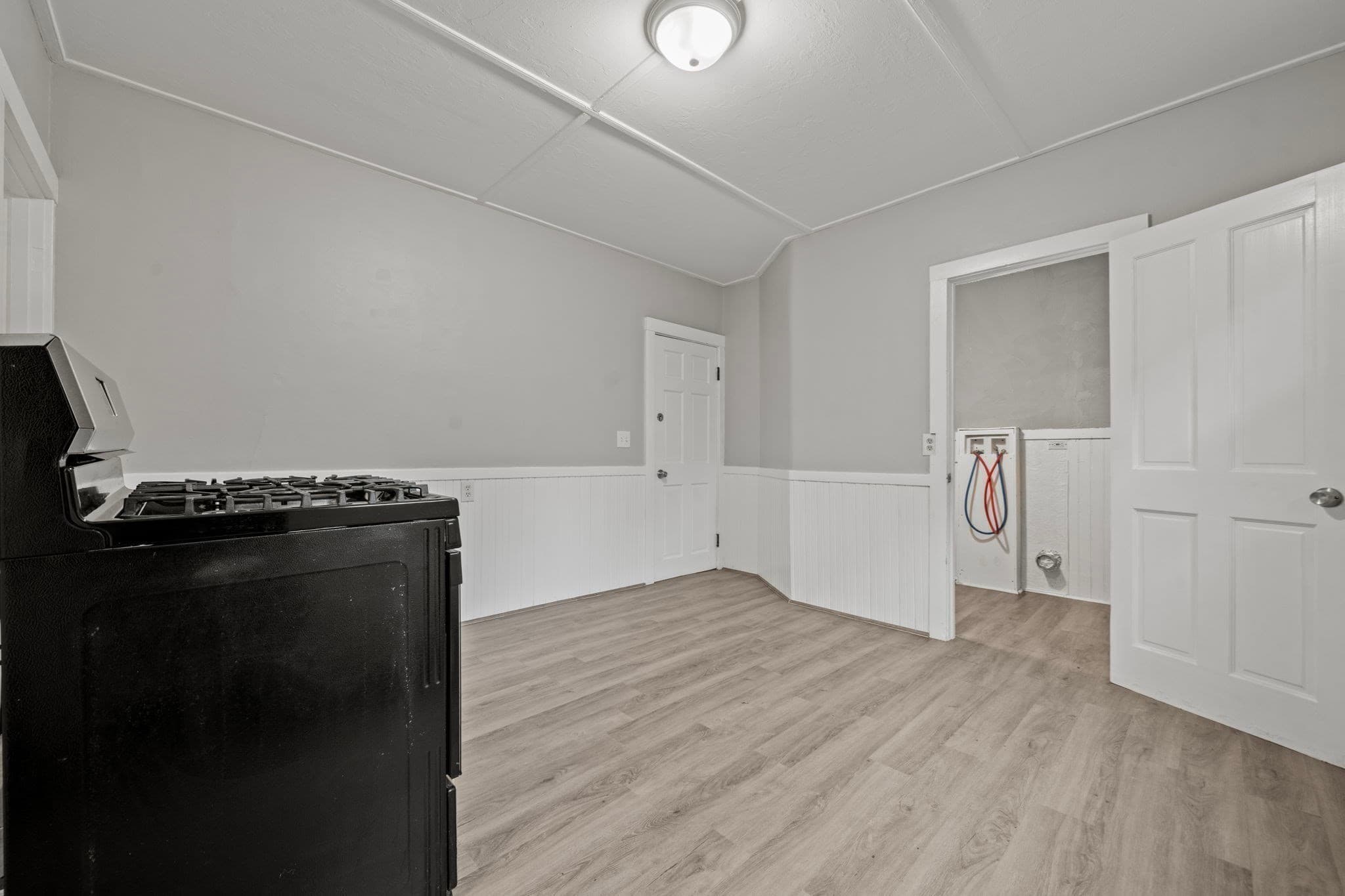 3 Family at 99 Laurel Ave, Haverhill MA 01835, Haverhill, photo 9 of 30