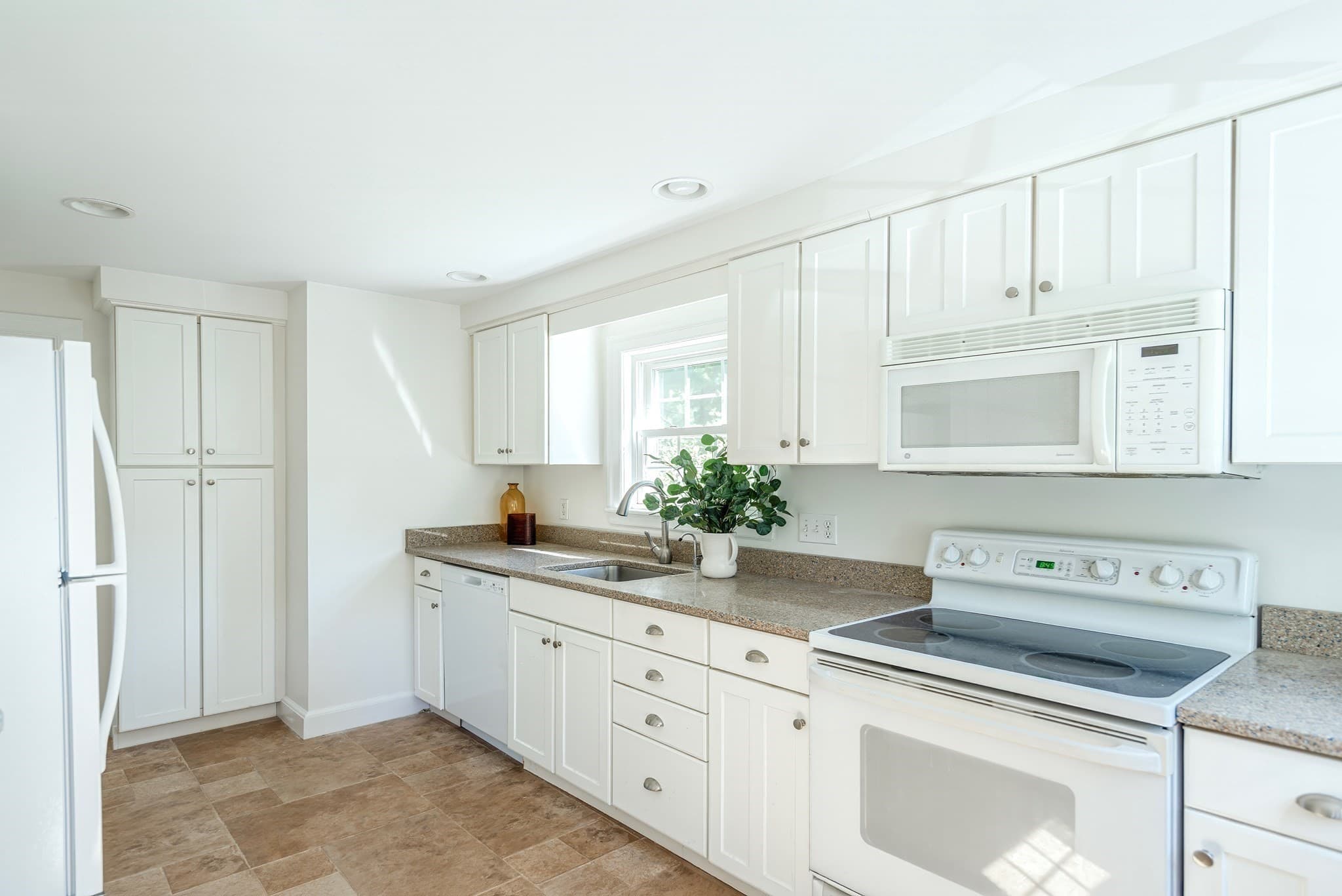 Single Family Residence at 7 Pilgrim Rd, Reading MA 01867, Reading, photo 9 of 23