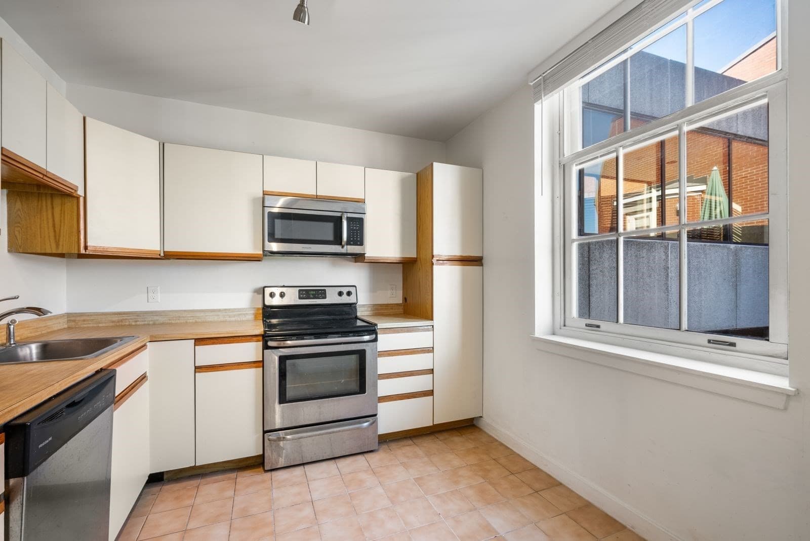 Condominium at 47 Harvard Street # C402, Boston MA 02129, Boston, photo 3 of 19