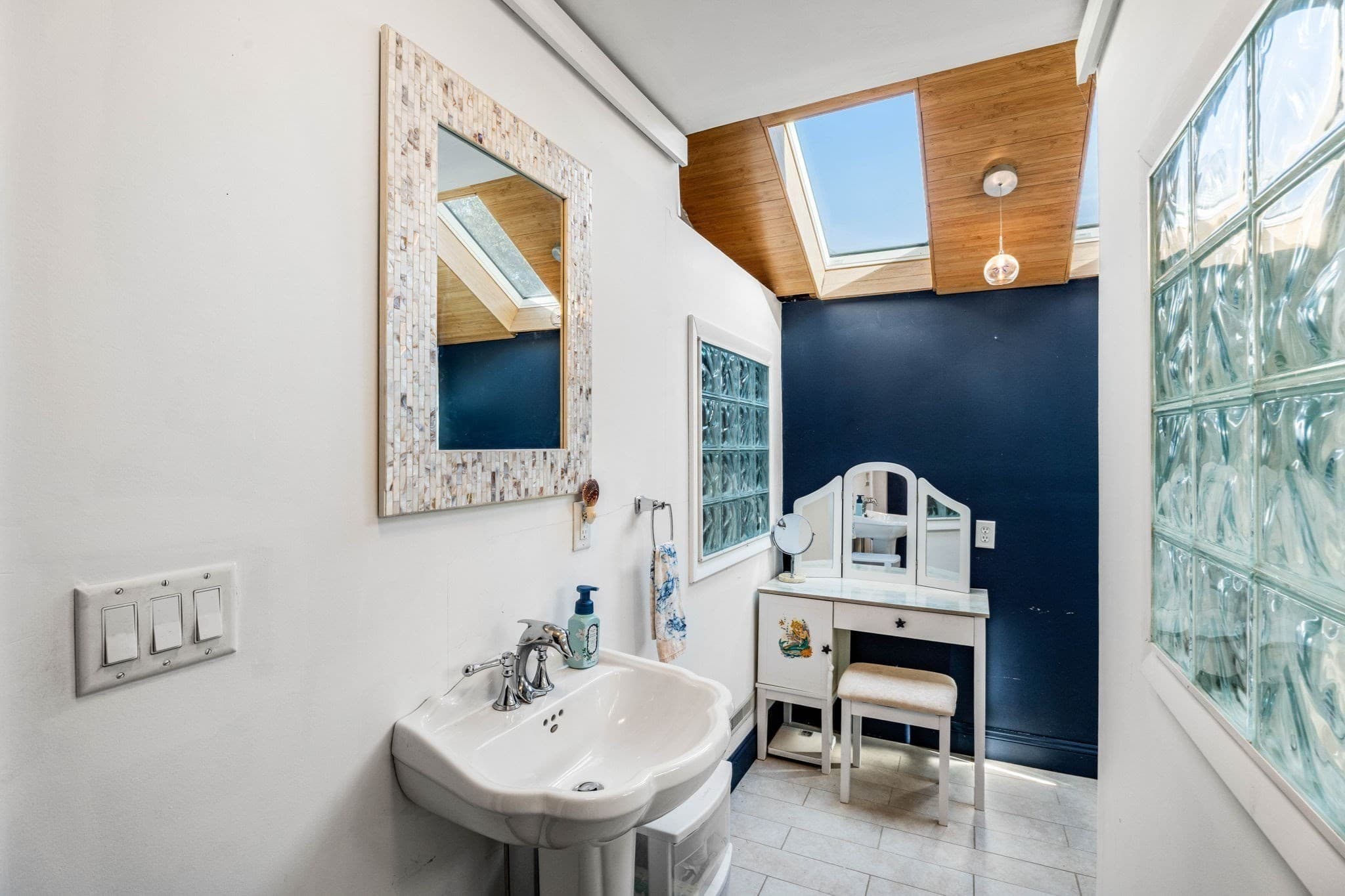 Single Family Residence at 91 Currier St, Methuen MA 01844, Methuen, photo 10 of 40