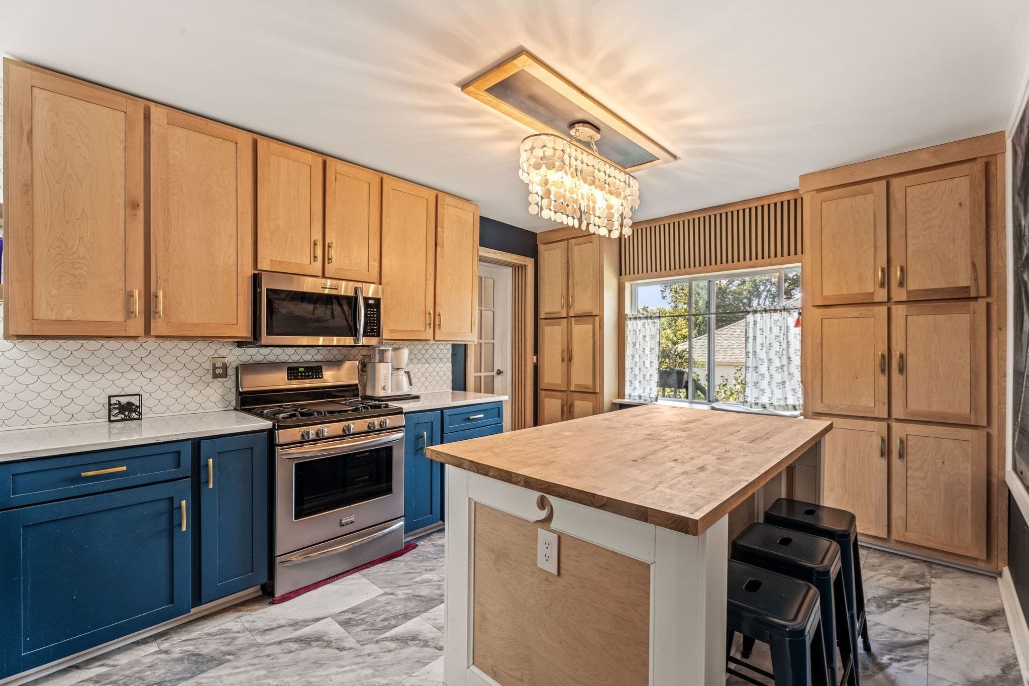 Single Family Residence at 91 Currier St, Methuen MA 01844, Methuen, photo 14 of 40