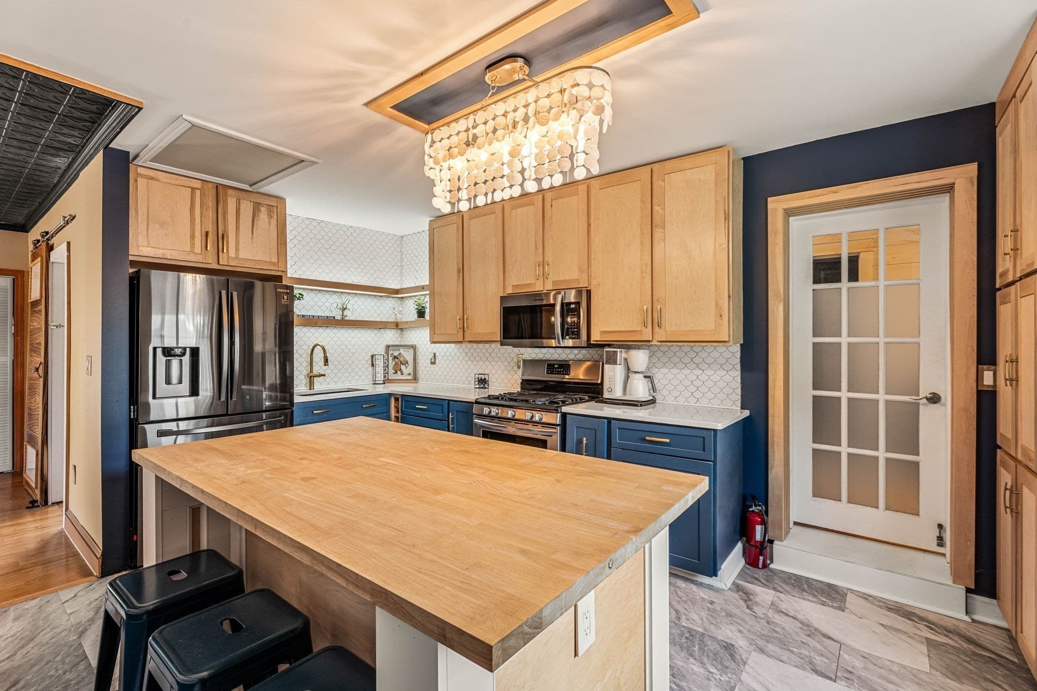 Single Family Residence at 91 Currier St, Methuen MA 01844, Methuen, photo 11 of 40
