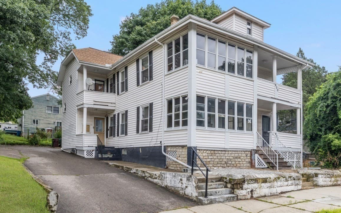 628 Cumberland Hill Rd, Woonsocket RI 02895