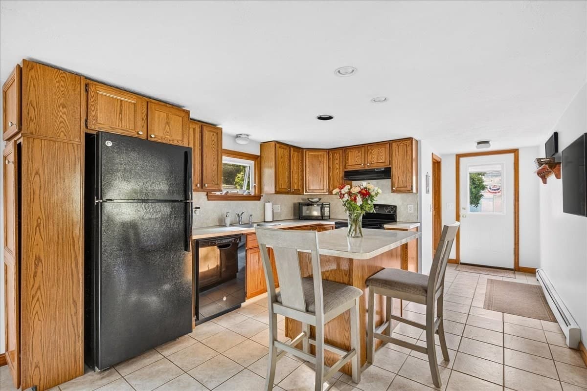 Single Family Residence at 33 White Horse Rd, Plymouth MA 02360, photo 12 of 41