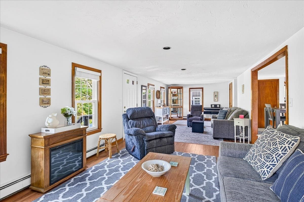 Single Family Residence at 33 White Horse Rd, Plymouth MA 02360, photo 5 of 41