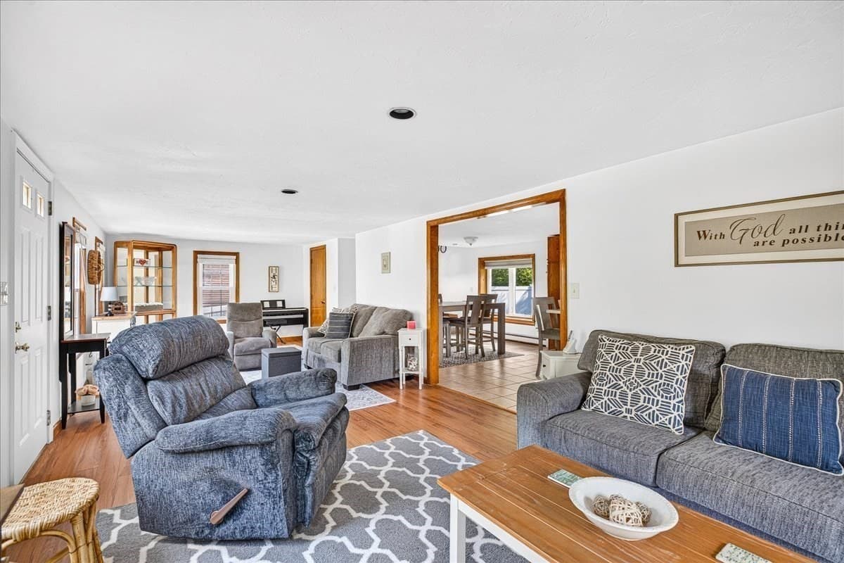 Single Family Residence at 33 White Horse Rd, Plymouth MA 02360, photo 11 of 41