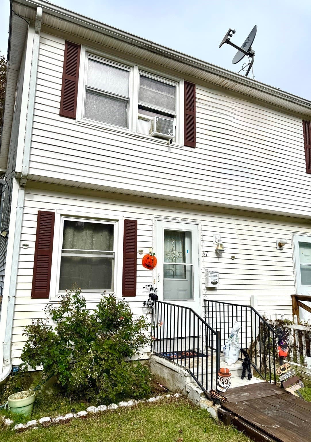 Single Family Residence at 67 Everard St, Worcester MA 01605, Worcester, photo 2 of 21