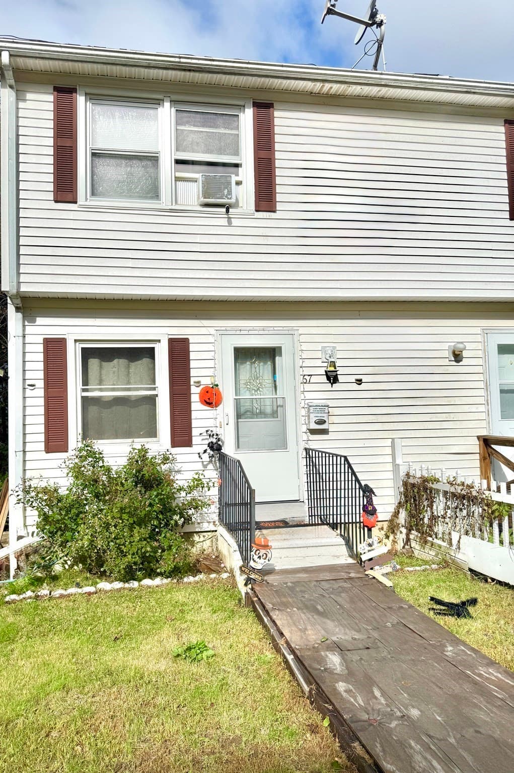 Single Family Residence at 67 Everard St, Worcester MA 01605, Worcester, photo 3 of 21