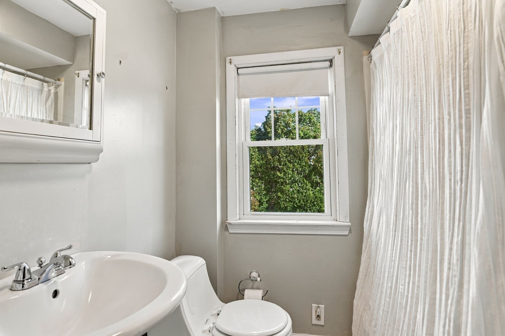 Single Family Residence at 4 Henry Avenue, Woburn MA 01801, Woburn, photo 13 of 38