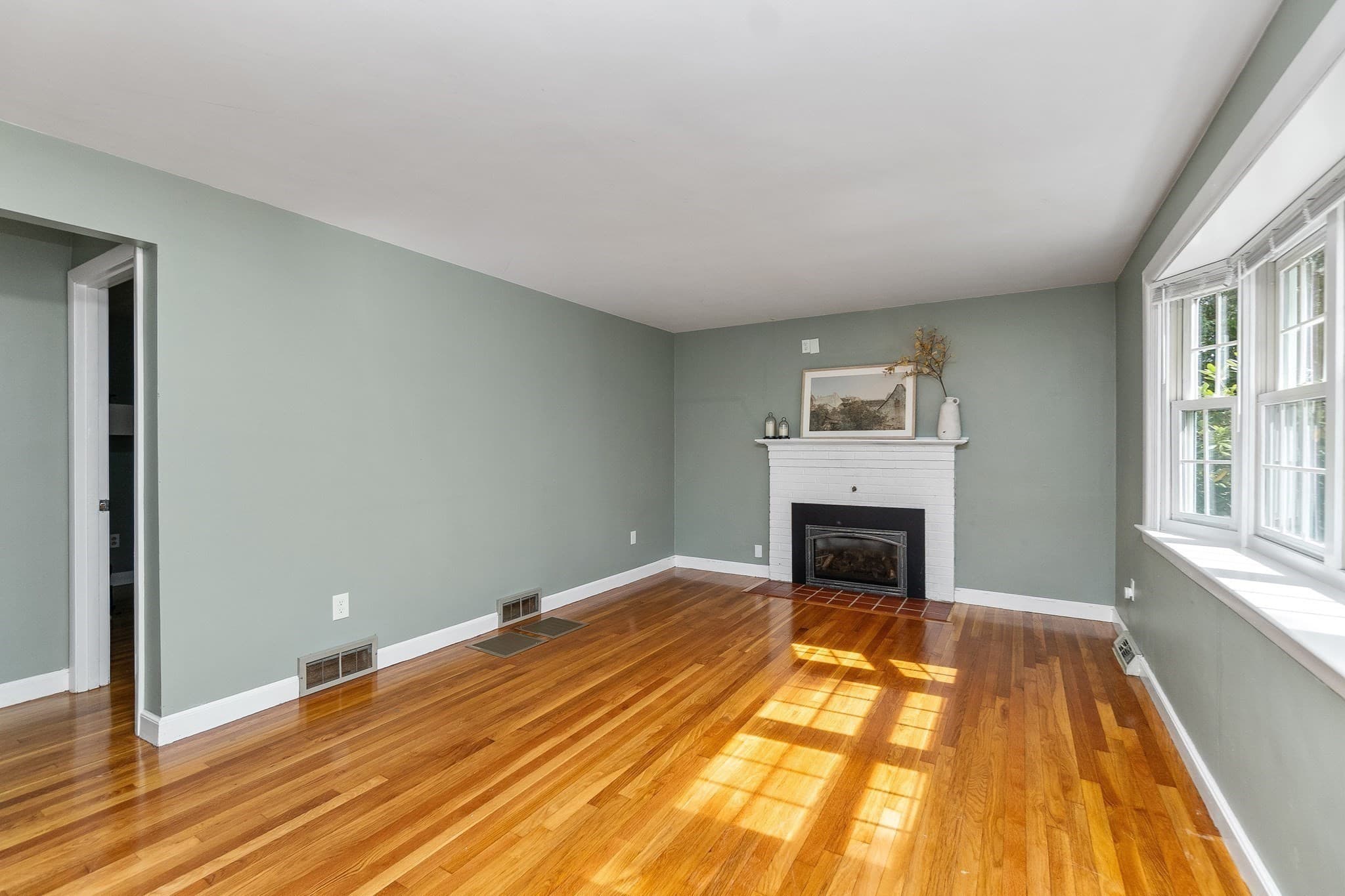 Single Family Residence at 105 Beach St, Foxboro MA 02035, Foxboro, photo 8 of 30
