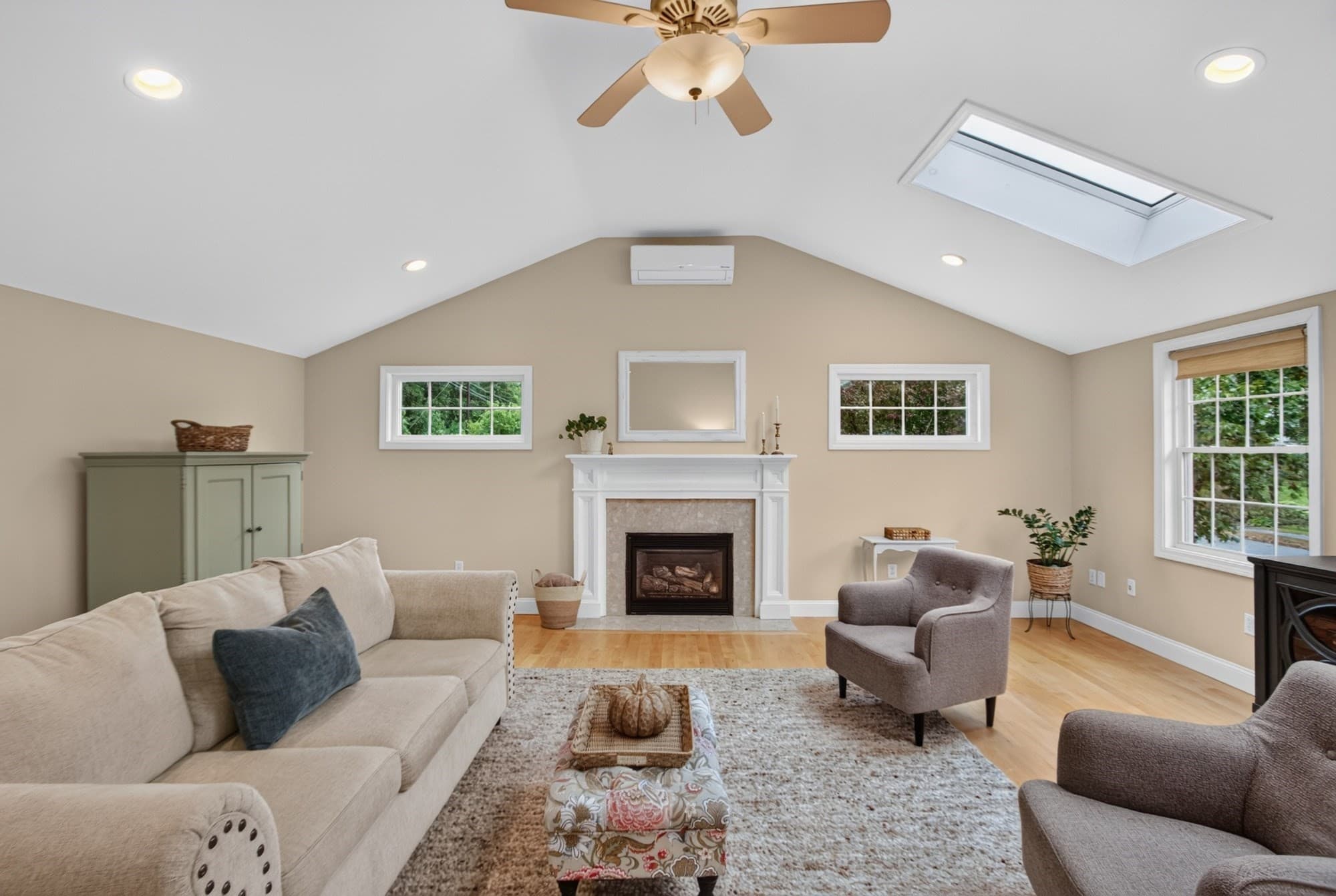 Single Family Residence at 9 Dawn Drive, Chelmsford MA 01824, Chelmsford, photo 13 of 41