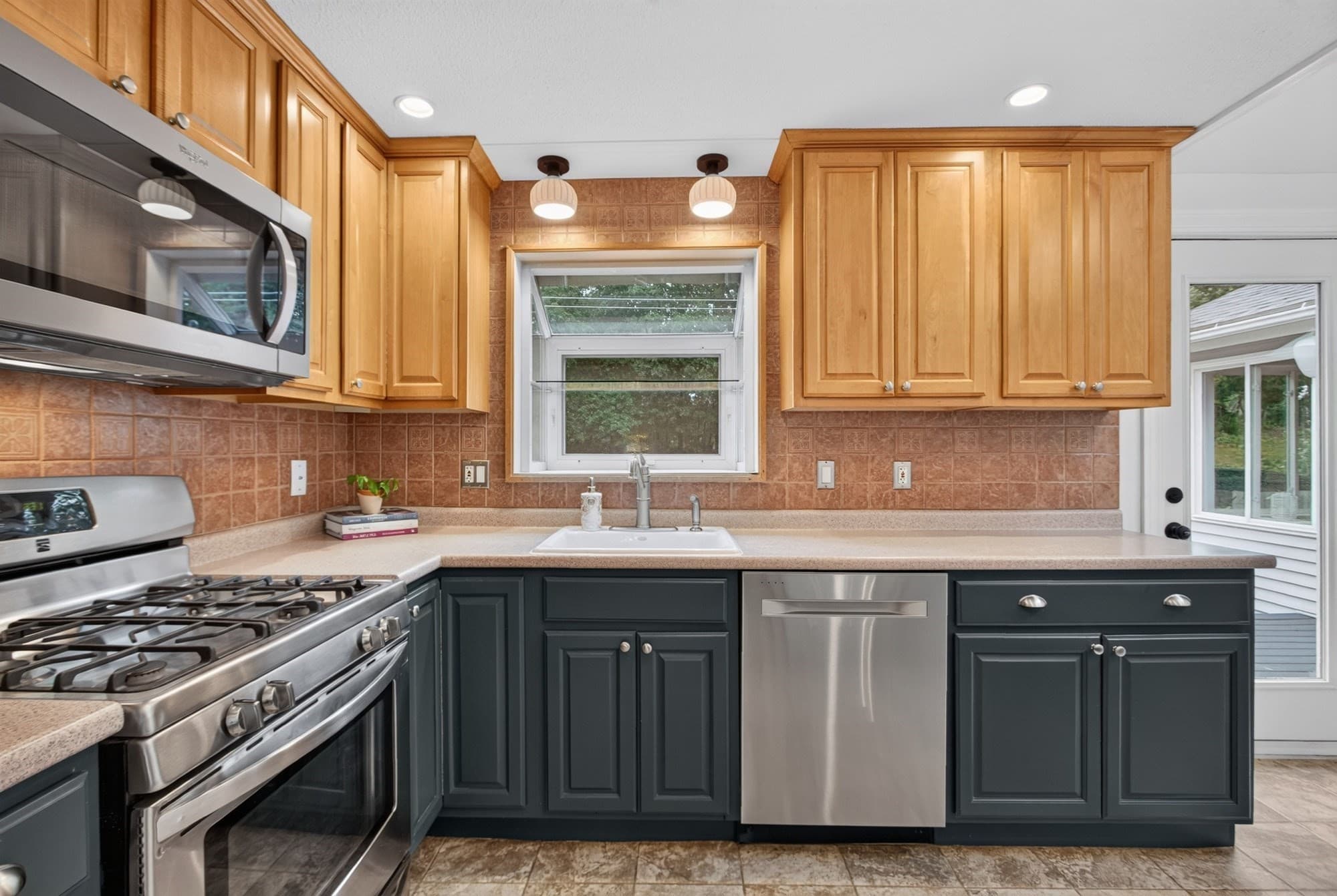 Single Family Residence at 9 Dawn Drive, Chelmsford MA 01824, Chelmsford, photo 7 of 41