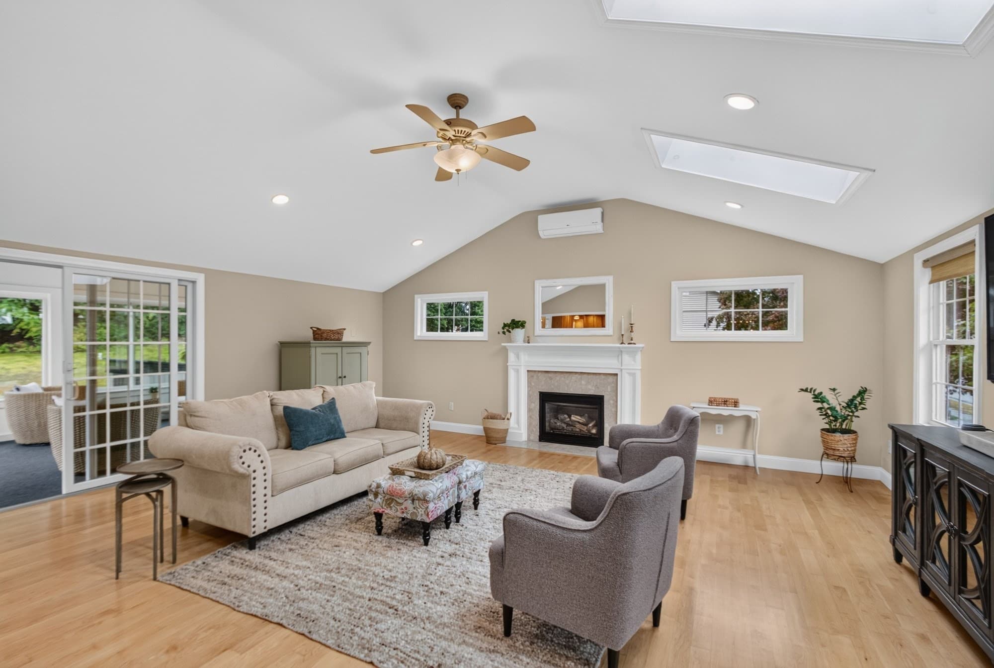 Single Family Residence at 9 Dawn Drive, Chelmsford MA 01824, Chelmsford, photo 14 of 41