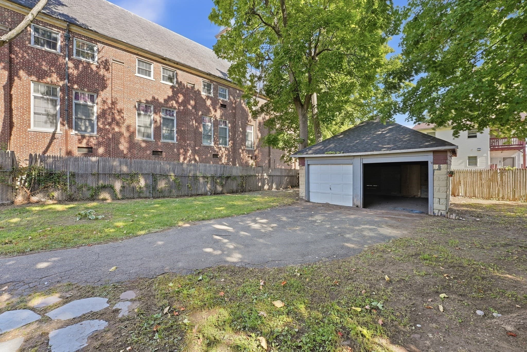 Single Family Residence at 73 Jasper St, Springfield MA 01109, Springfield, photo 32 of 38