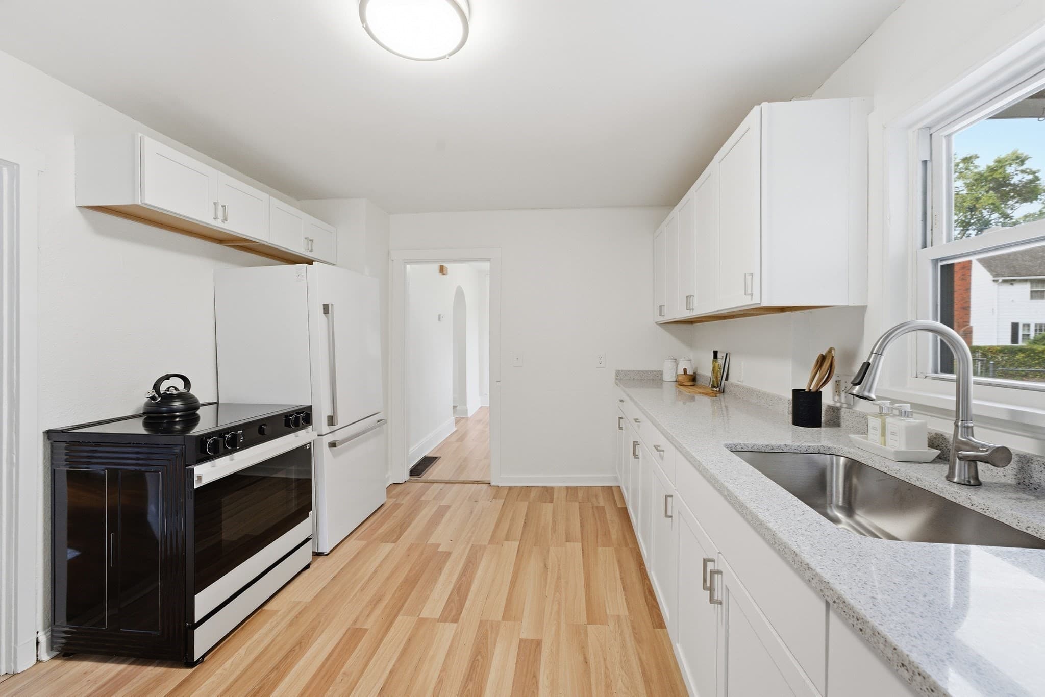 Single Family Residence at 73 Jasper St, Springfield MA 01109, Springfield, photo 10 of 38