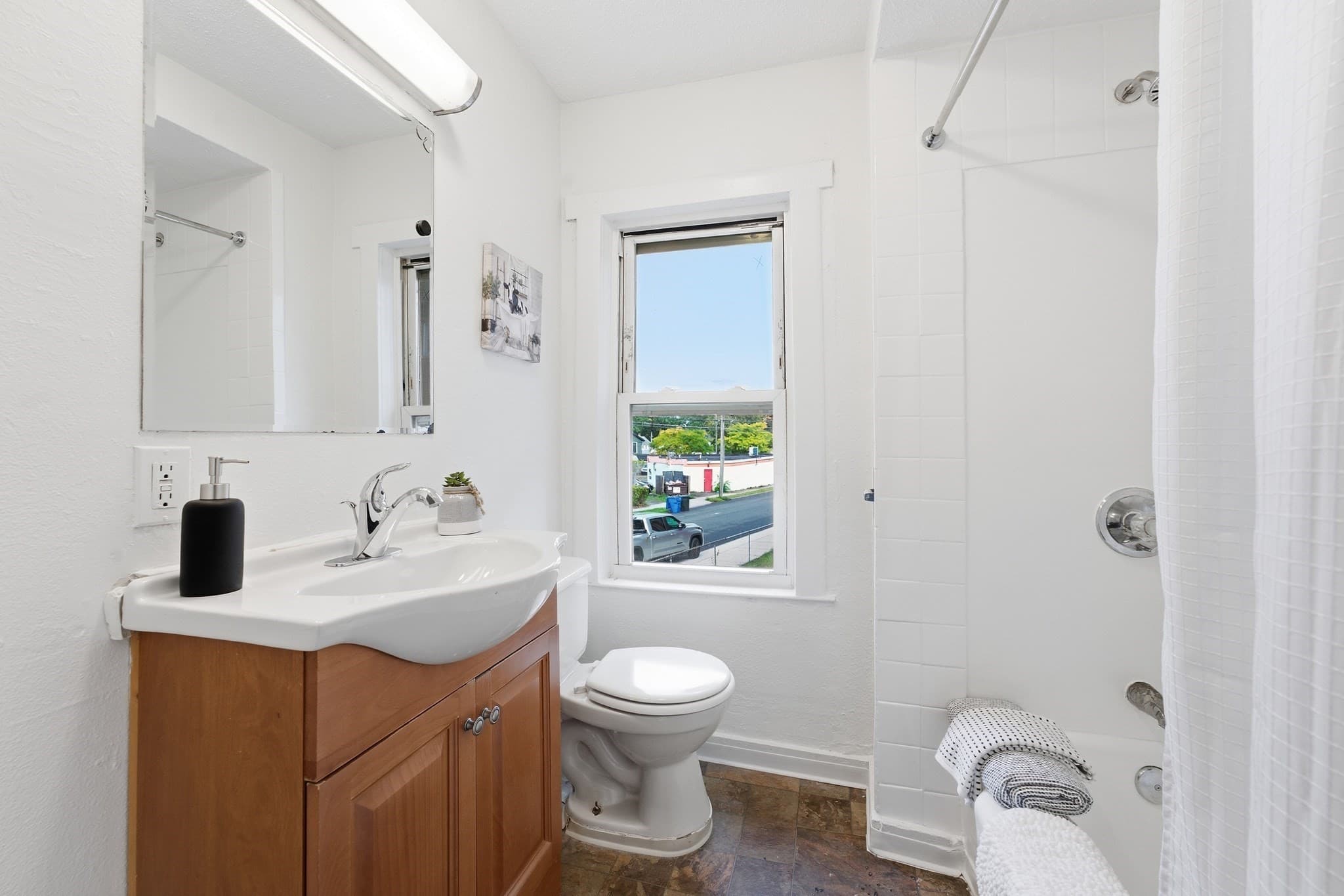 Single Family Residence at 73 Jasper St, Springfield MA 01109, Springfield, photo 21 of 38